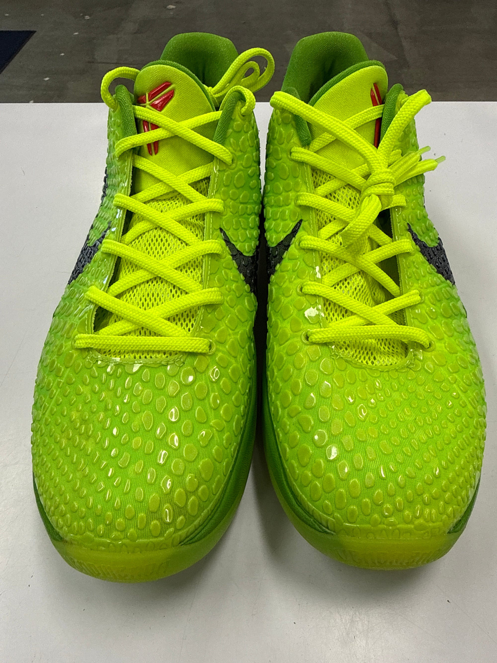 KOBE 6 PROTRO GRINCH - SIZE 10.5 (WORN)