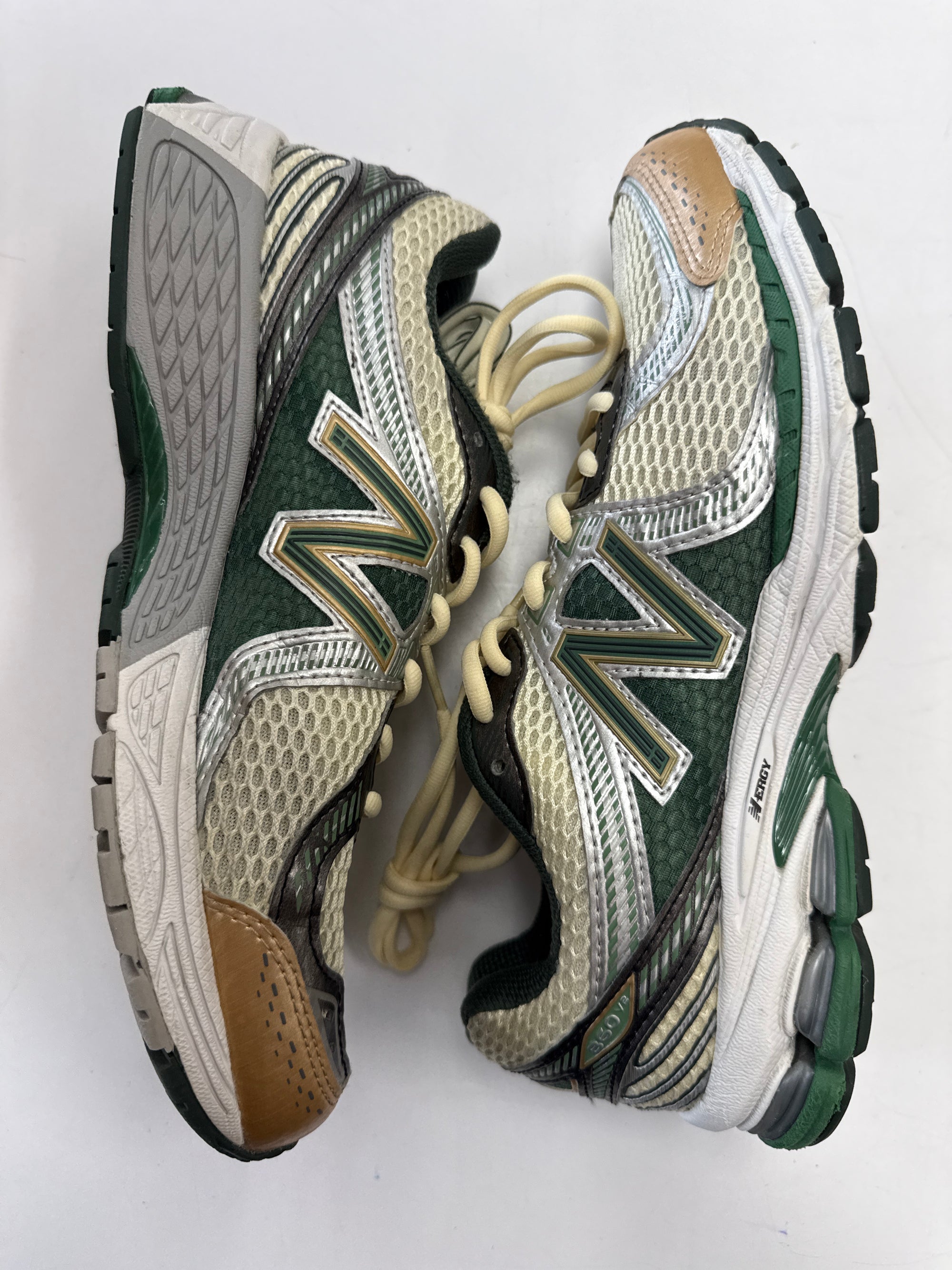 NEW BALANCE AIME LEON DORE 860 V2 GREEN - SIZE 8.5 (WORN)