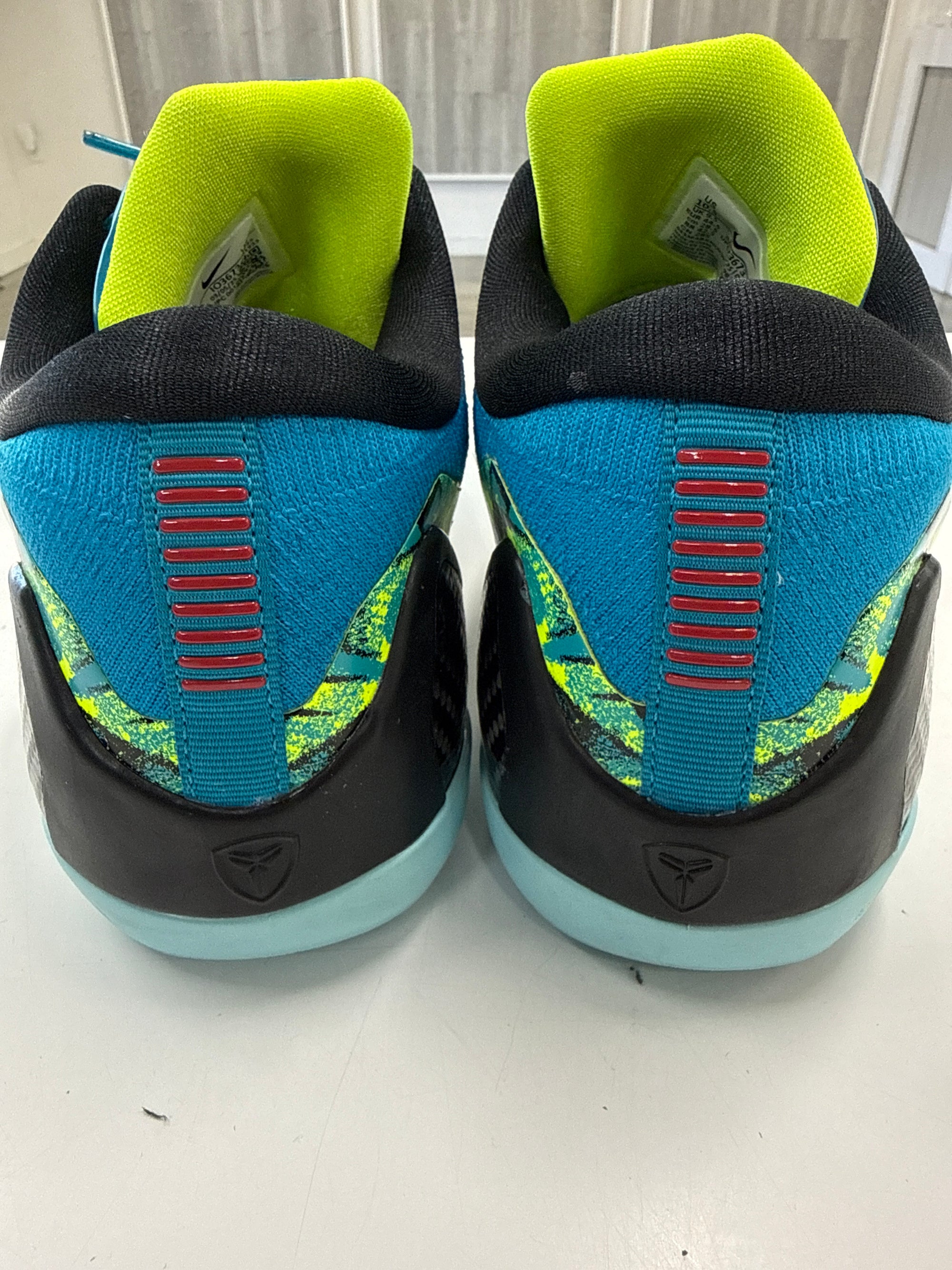 KOBE 9 ELITE LOW PROTRO PERSPECTIVE - SIZE 10.5 (WORN)