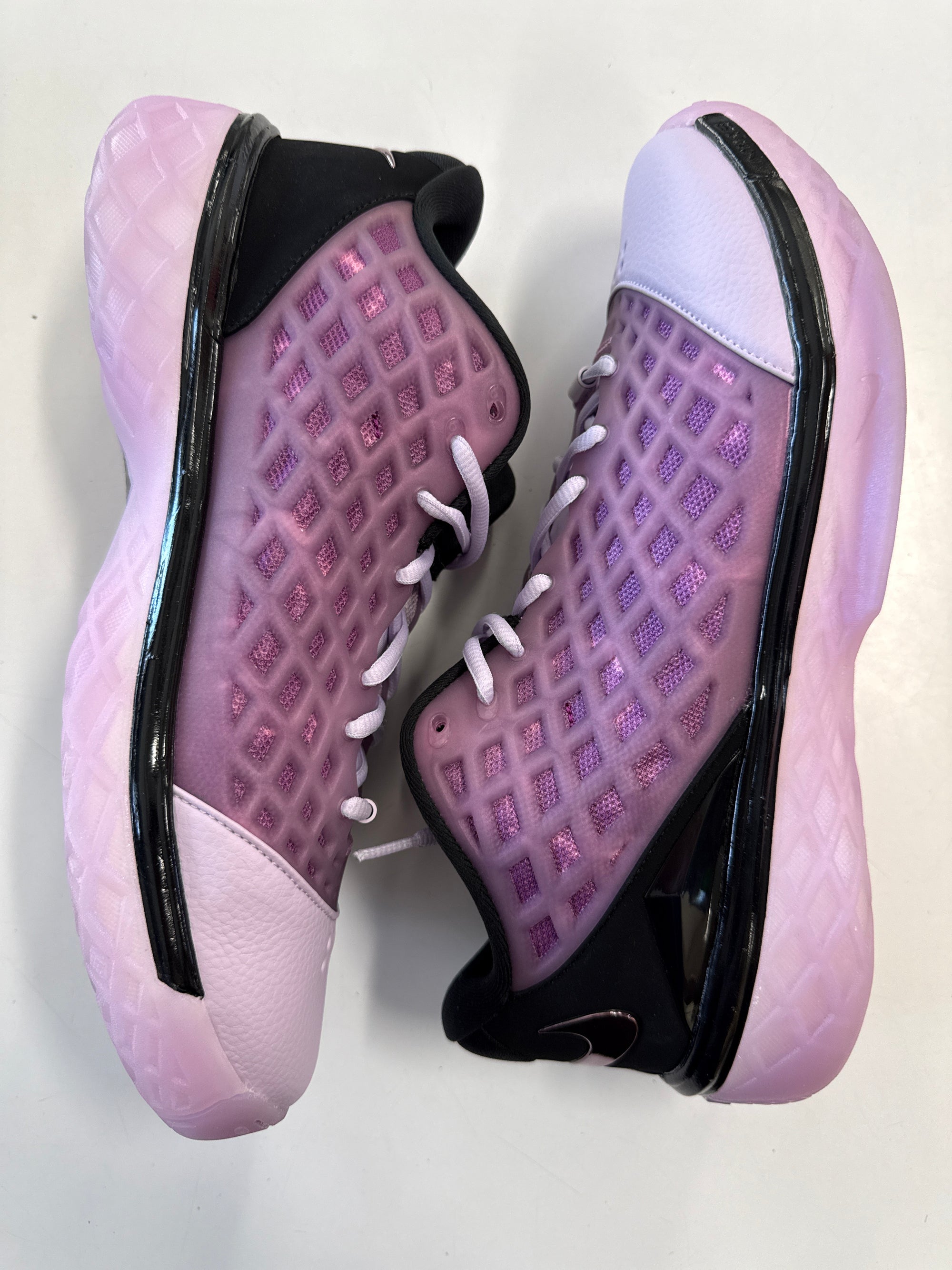KOBE 3 LOW PROTRO PINK QUARTZ - SIZE 11 (WORN)