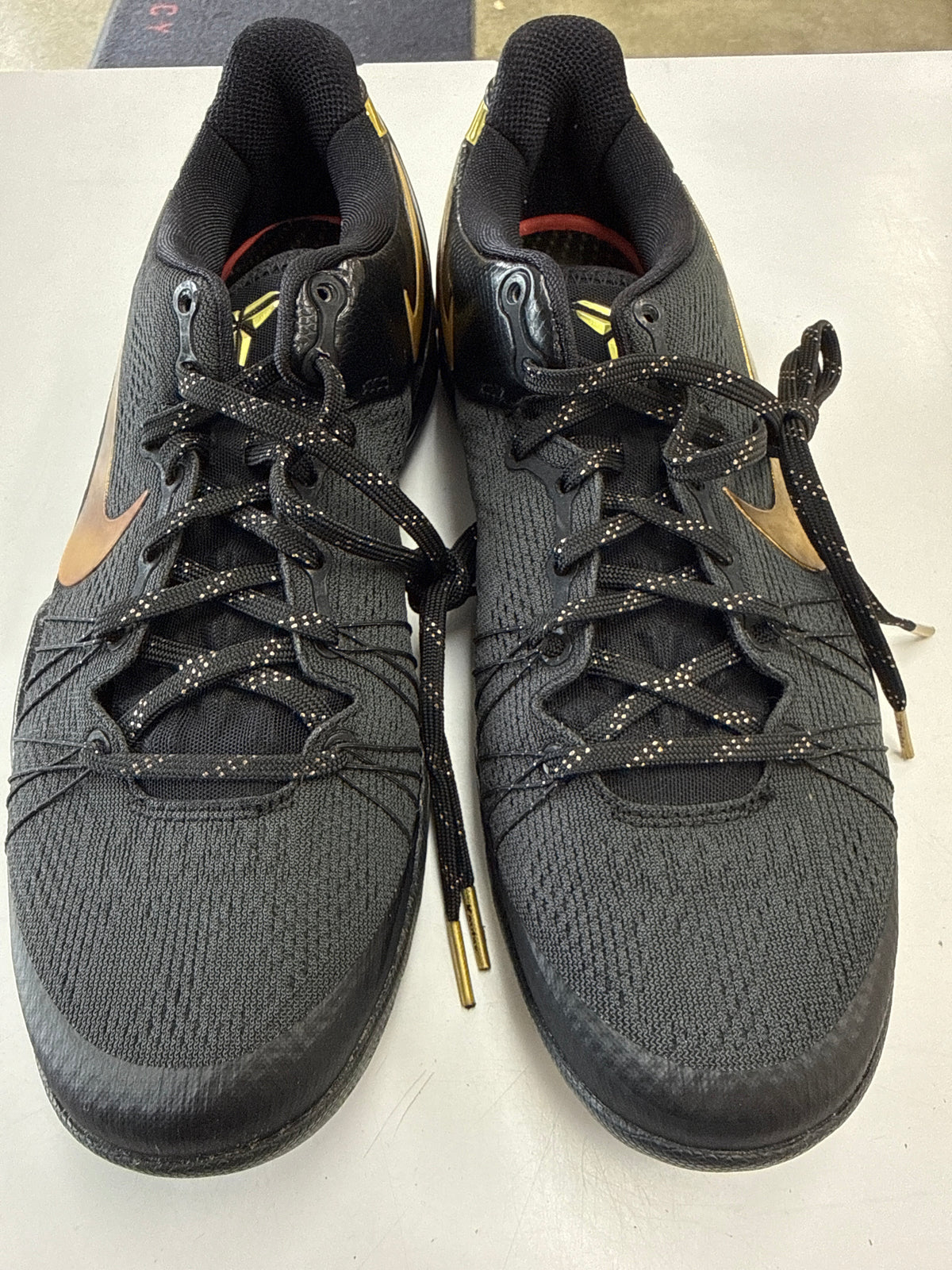 KOBE ELITE+ BLACK GOLD - SIZE 9 (WORN)