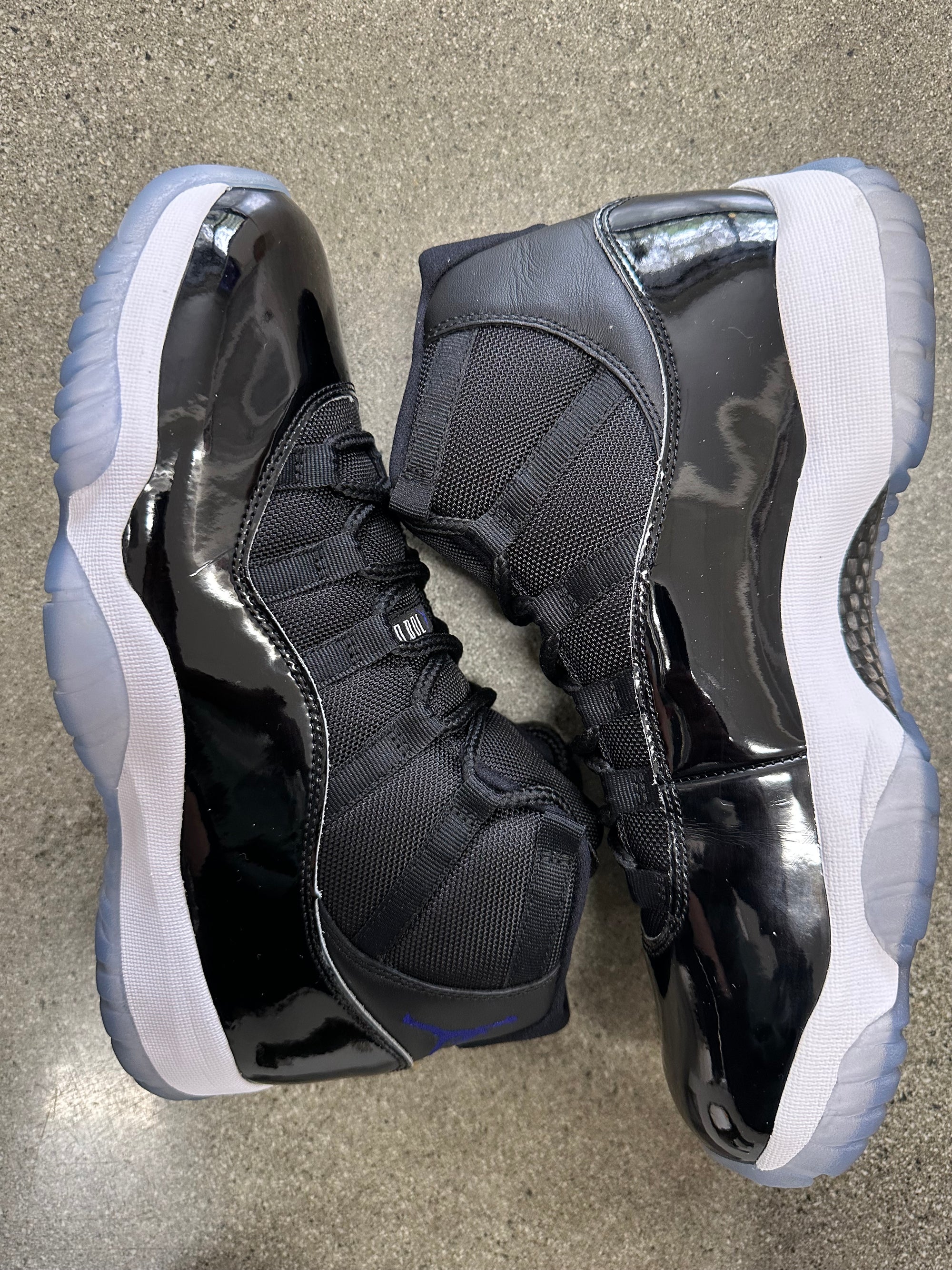 AIR JORDAN 11 SPACE JAM 2016 - SIZE 10.5 (WORN)