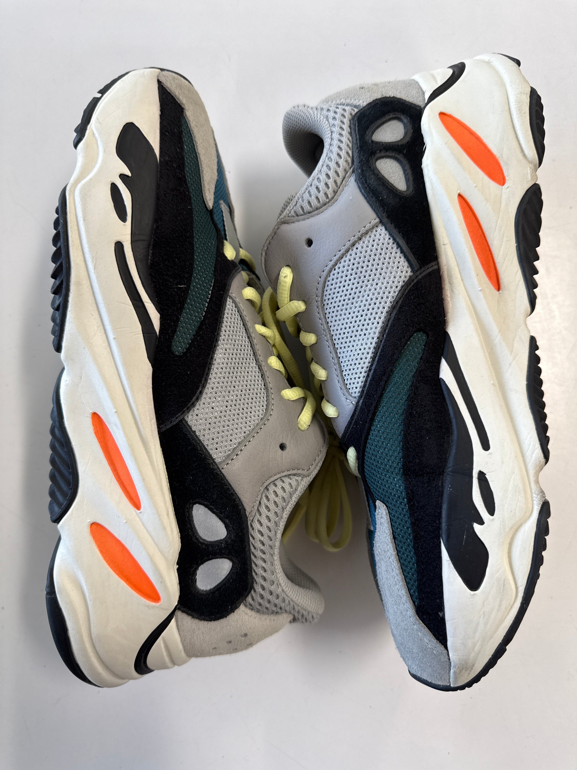 YEEZY BOOST 700 WAVE RUNNER - SIZE 9 (WORN)