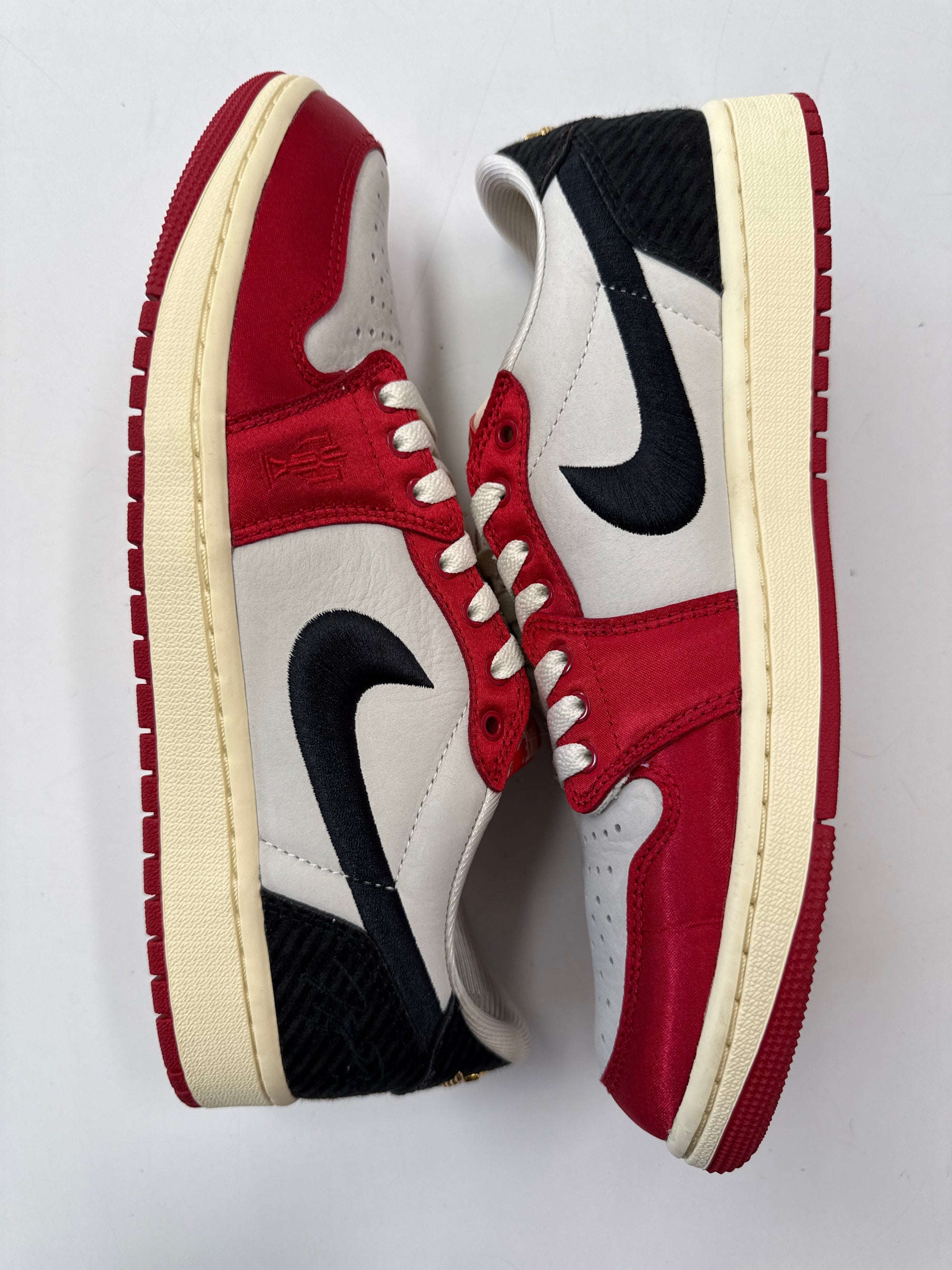 AIR JORDAN 1 LOW TROPHY ROOM - SIZE 10 (WORN)