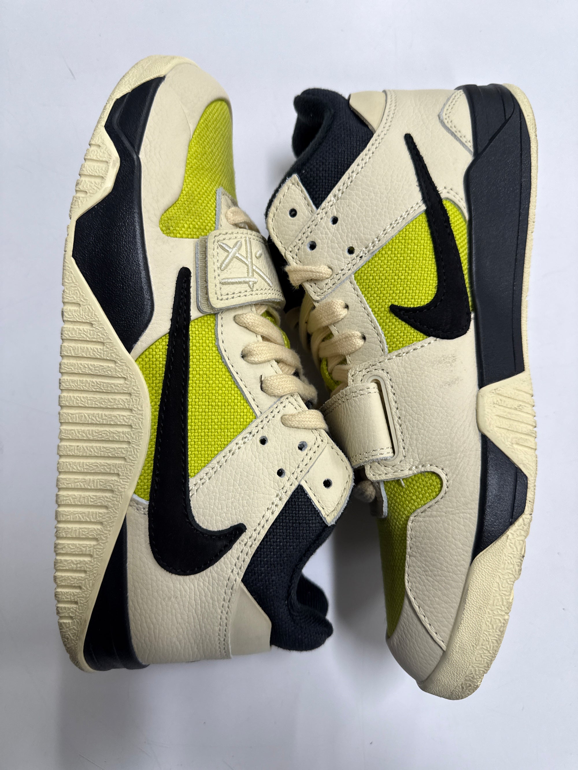 JORDAN JUMPMAN TRAVIS SCOTT BRIGHT CACTUS - SIZE 8.5 (WORN)