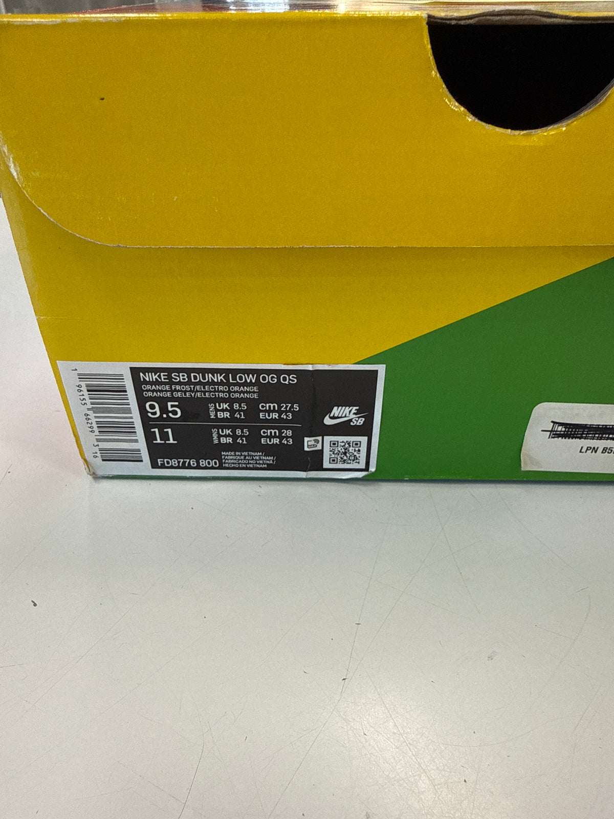 SB DUNK LOW OG QS ORANGE LOBSTER - SIZE 9.5 (WORN)