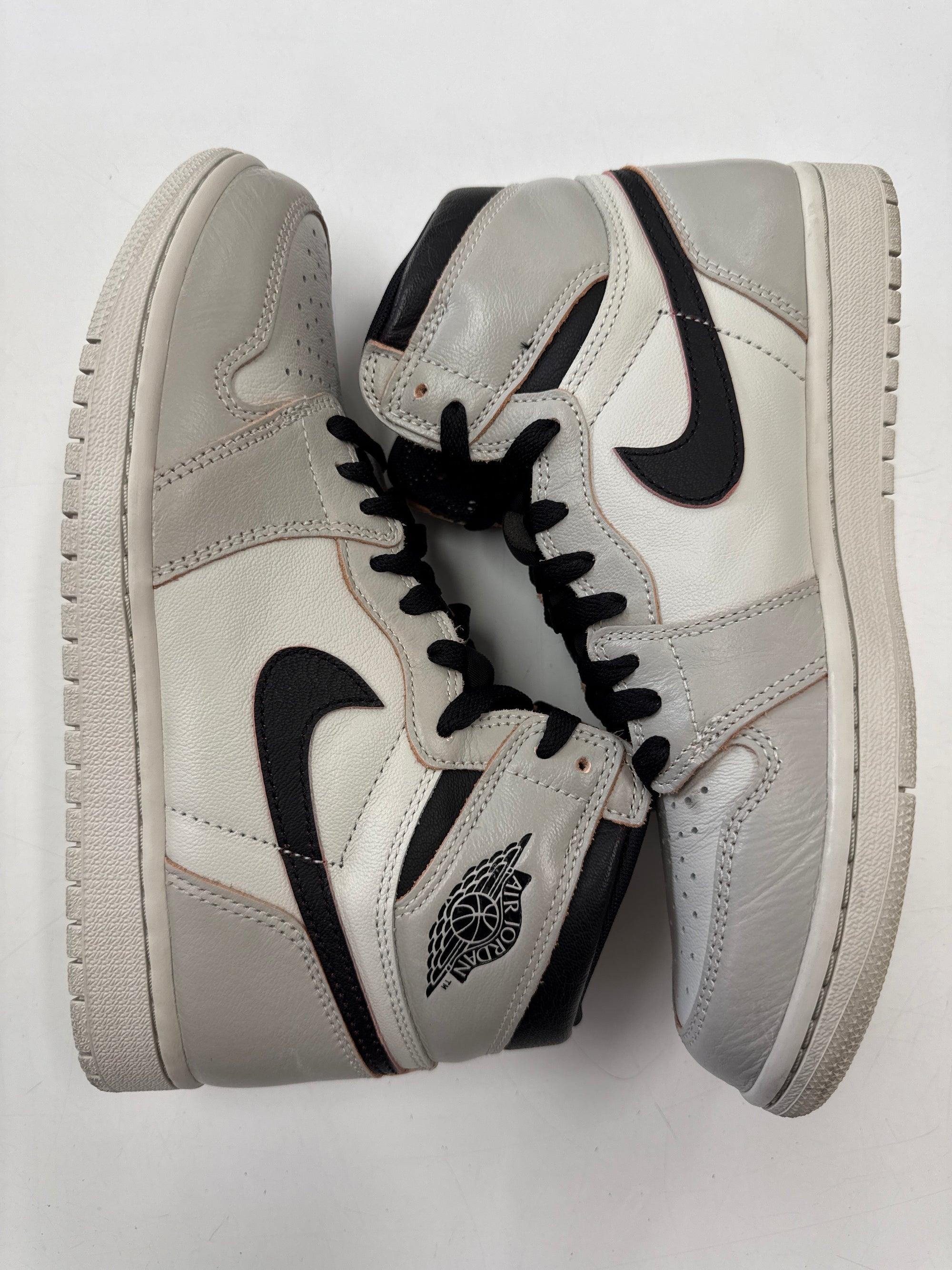 AIR JORDAN 1 HIGH NYC TO PARIS - SIZE 8 (WORN)
