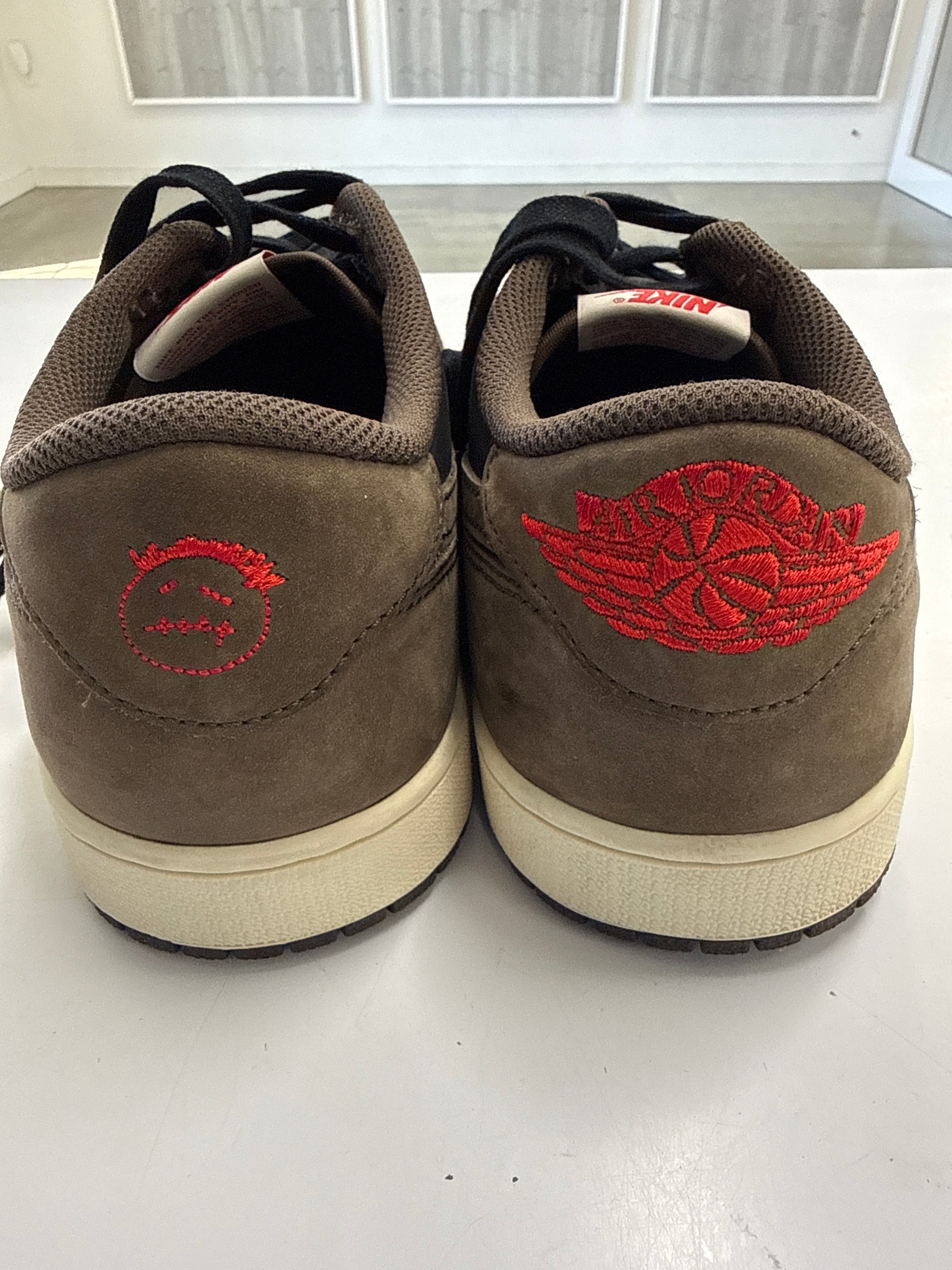 AIR JORDAN 1 LOW TRAVIS SCOTT MOCHA - SIZE 11 (WORN) - SUPER CLEAN