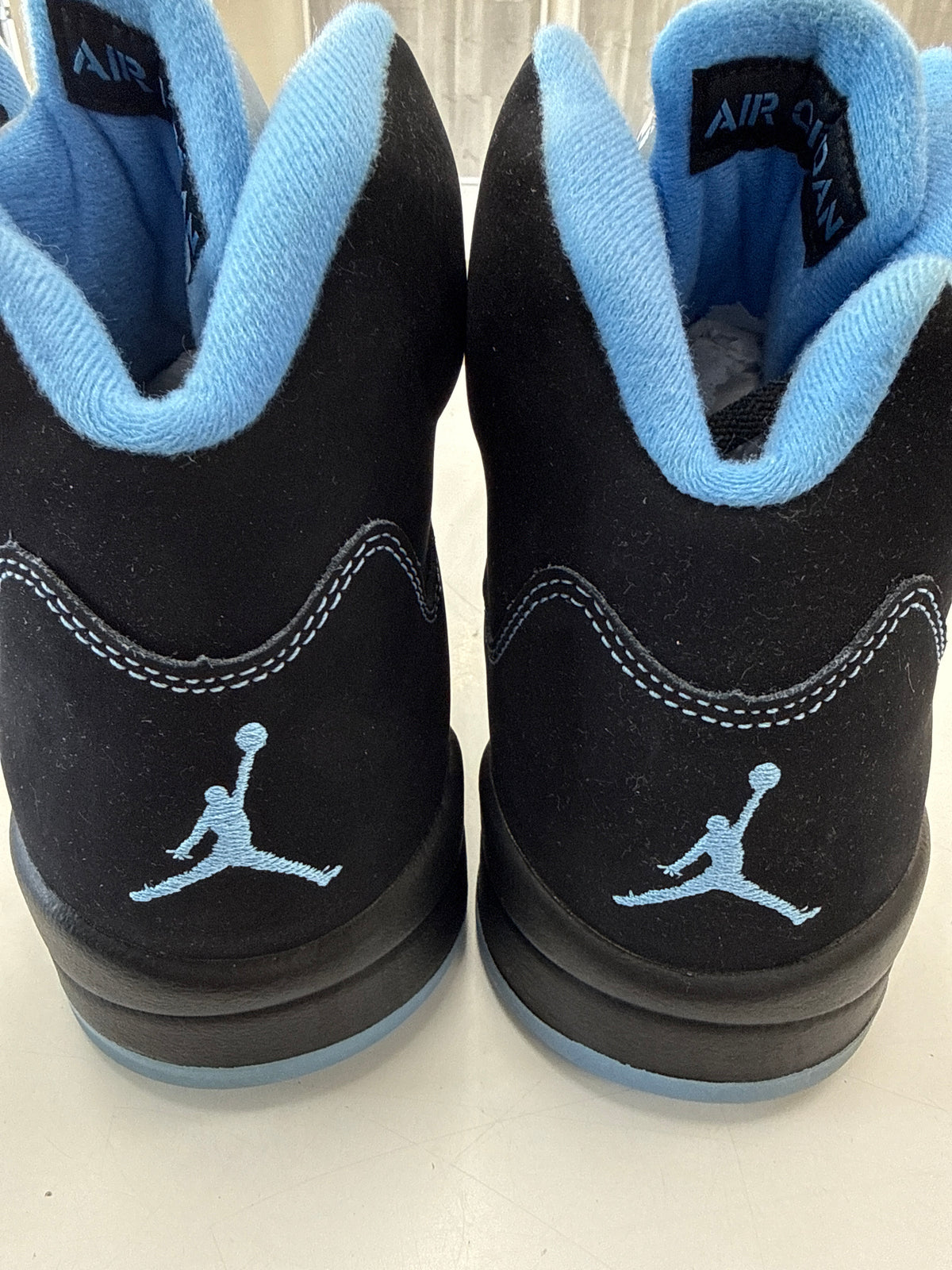 AIR JORDAN 5 BLACK UNIVERSITY BLUE 2026 - SIZE 11.5 (WORN