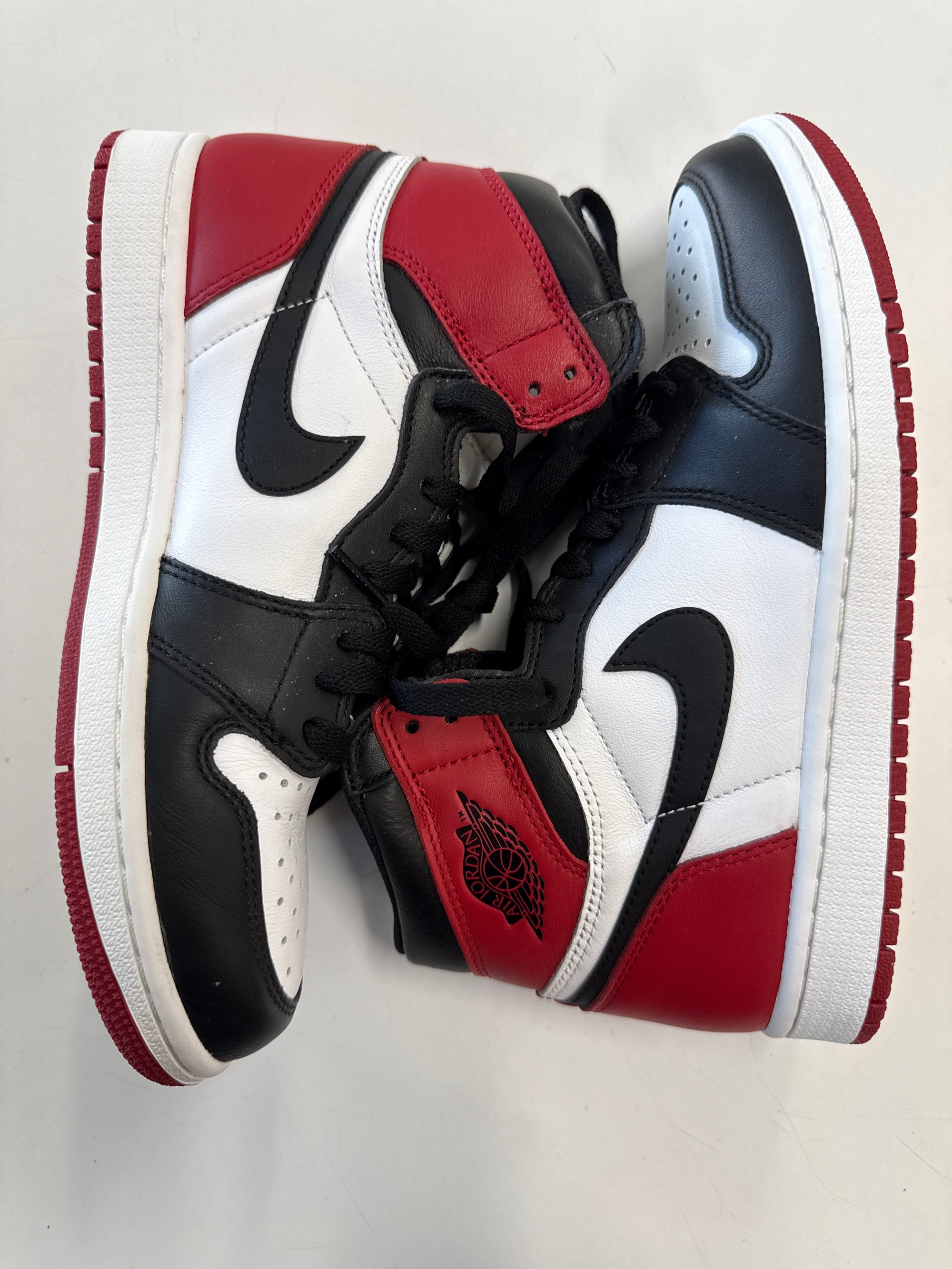 AIR JORDAN 1 HIGH BLACK TOE 2016 - SIZE 8 (WORN)