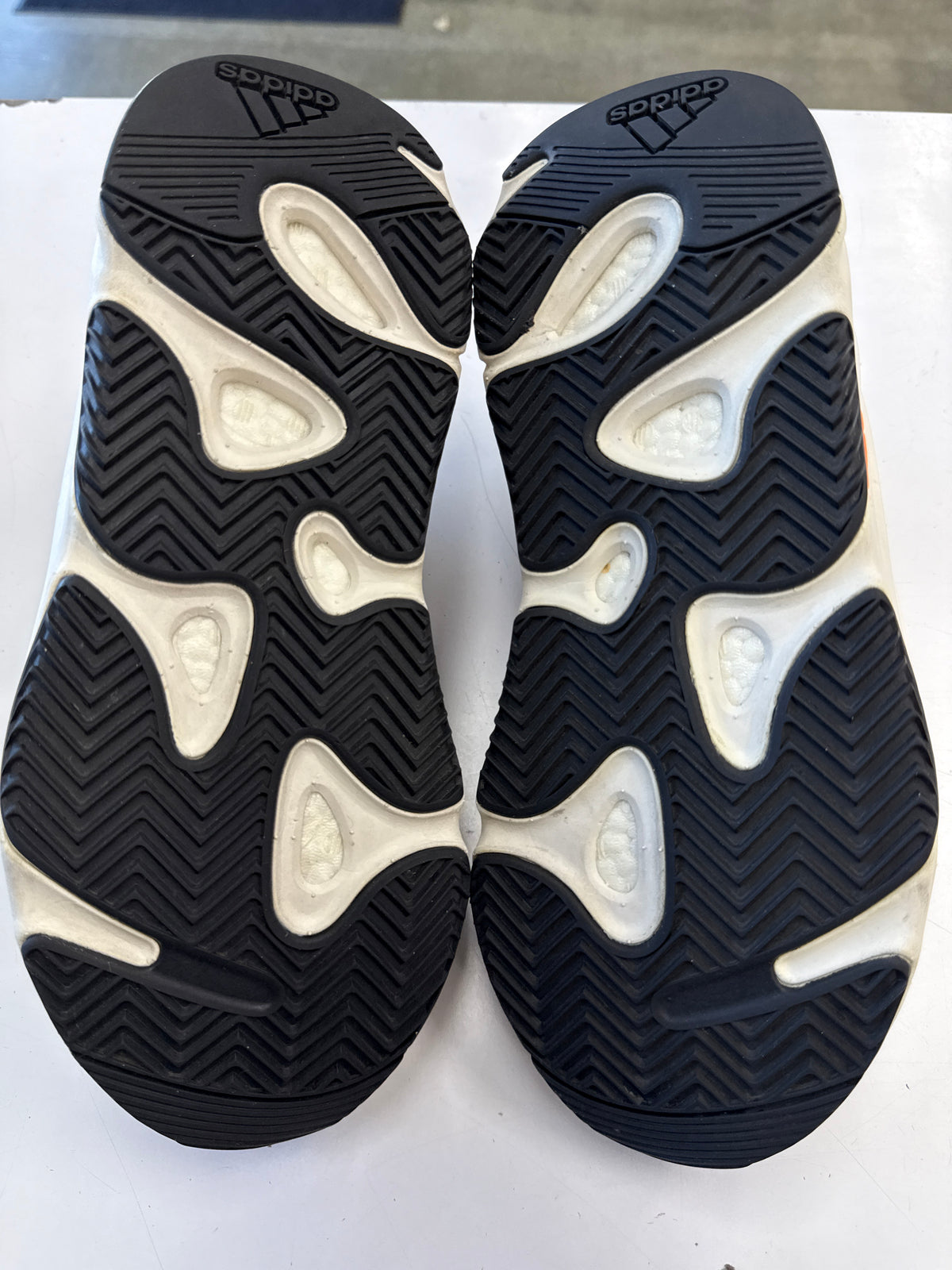 YEEZY BOOST 700 WAVE RUNNER - SIZE 9 (WORN)