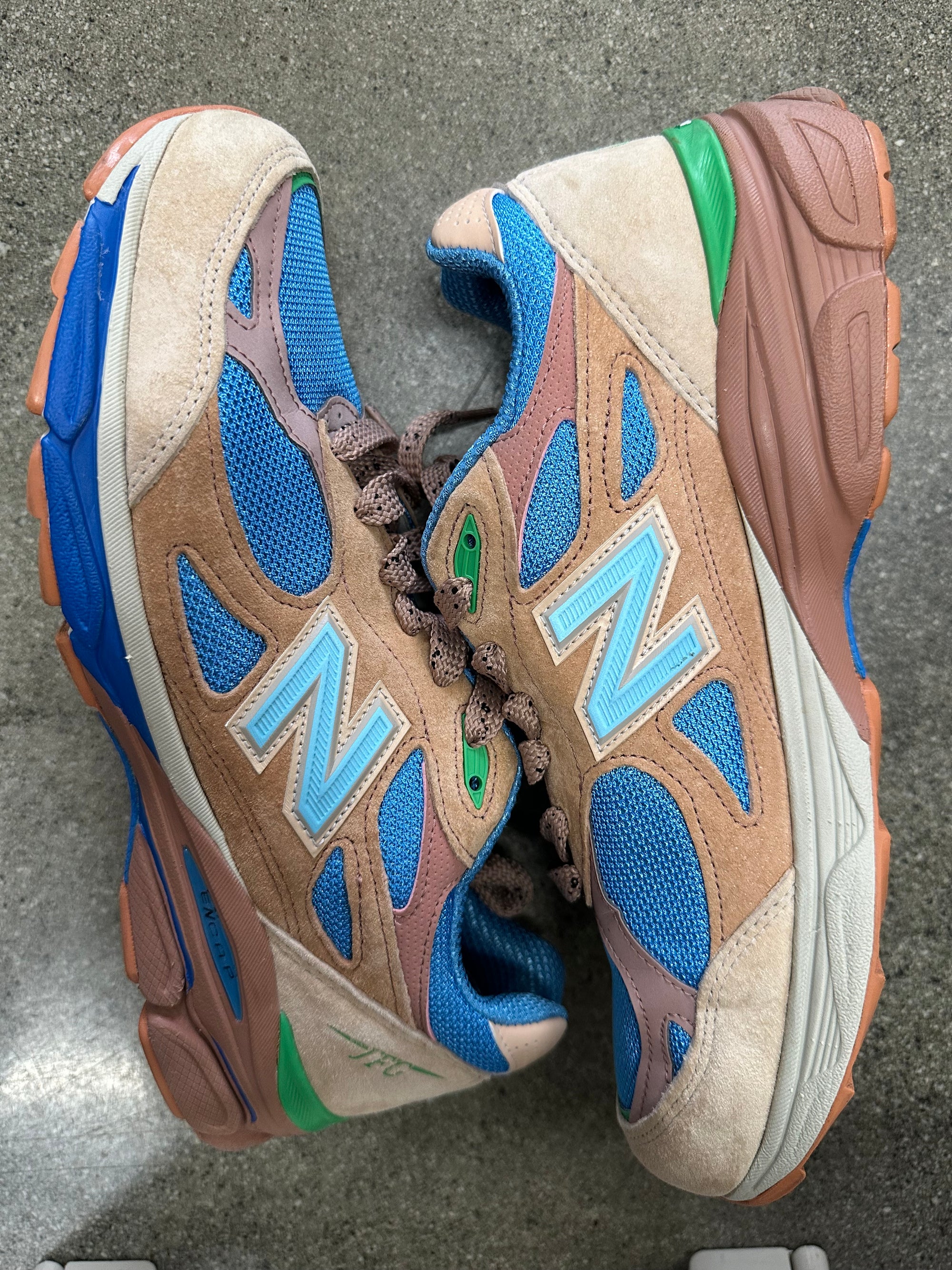 NEW BALANCE 990 JOE FRESHGOODS OUTISIDE CLOTHES - SIZE 10.5 (WORN)