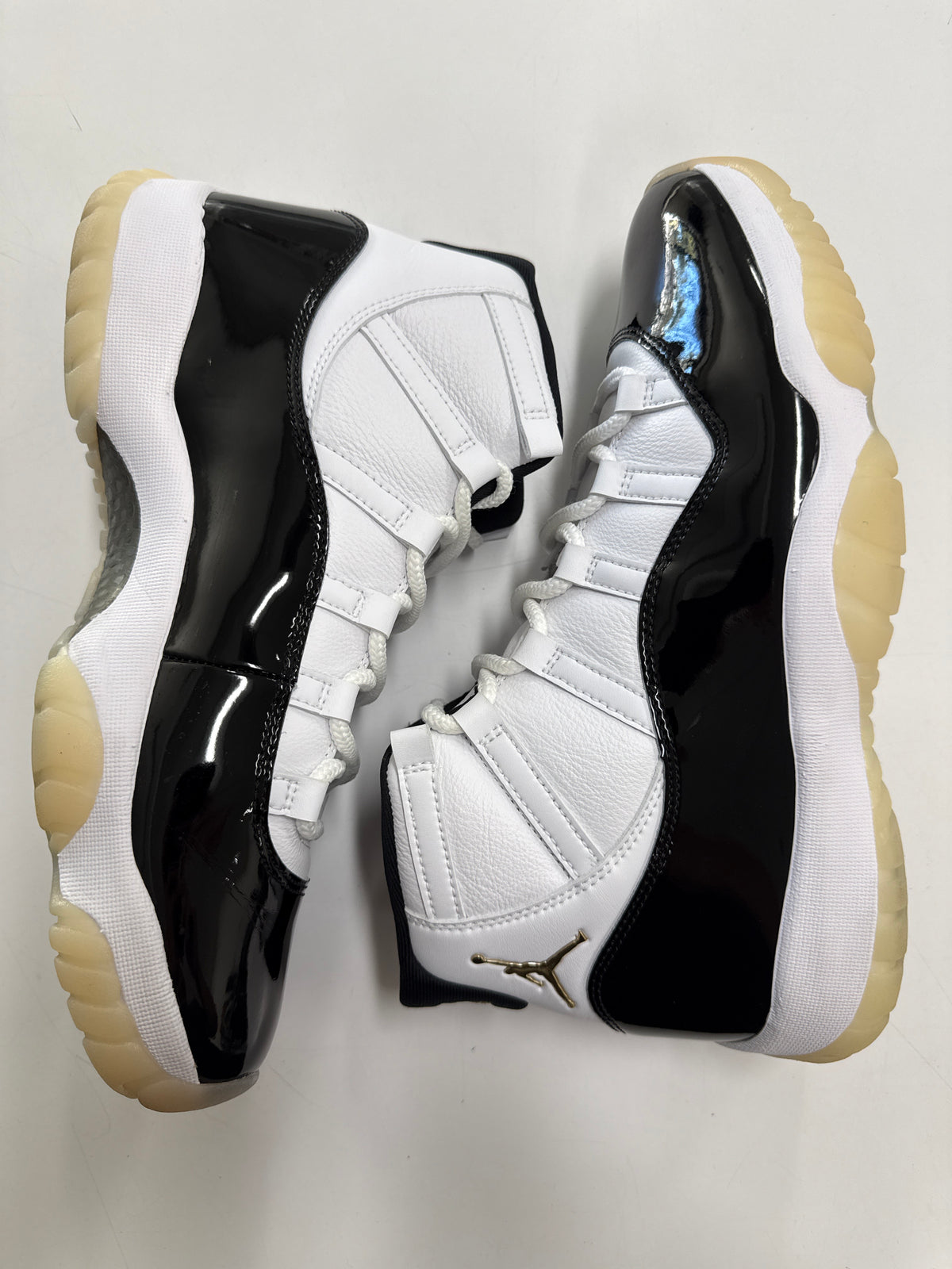 AIR JORDAN 11 DMP - SIZE 11 (WORN)