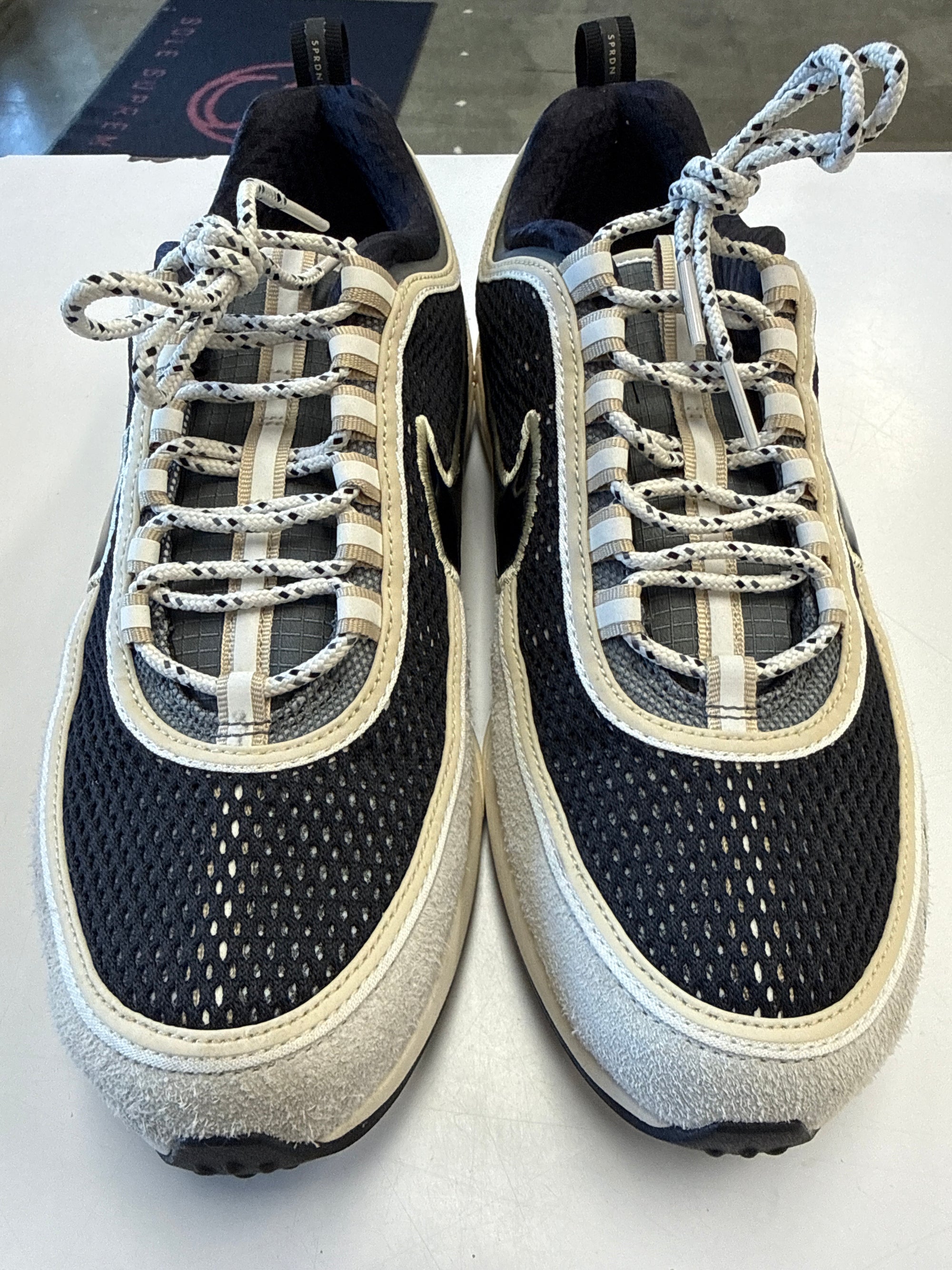 AIR ZOOM SPIRIDON UNDEFEATED PHANTOM - SIZE 8.5 (WORN)