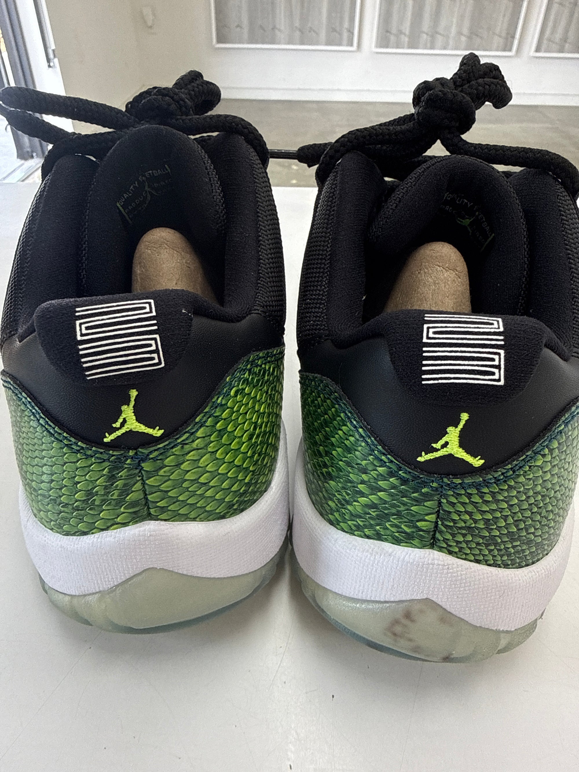 AIR JORDAN 11 LOW SNAKESKIN - SIZE 10.5 (WORN)