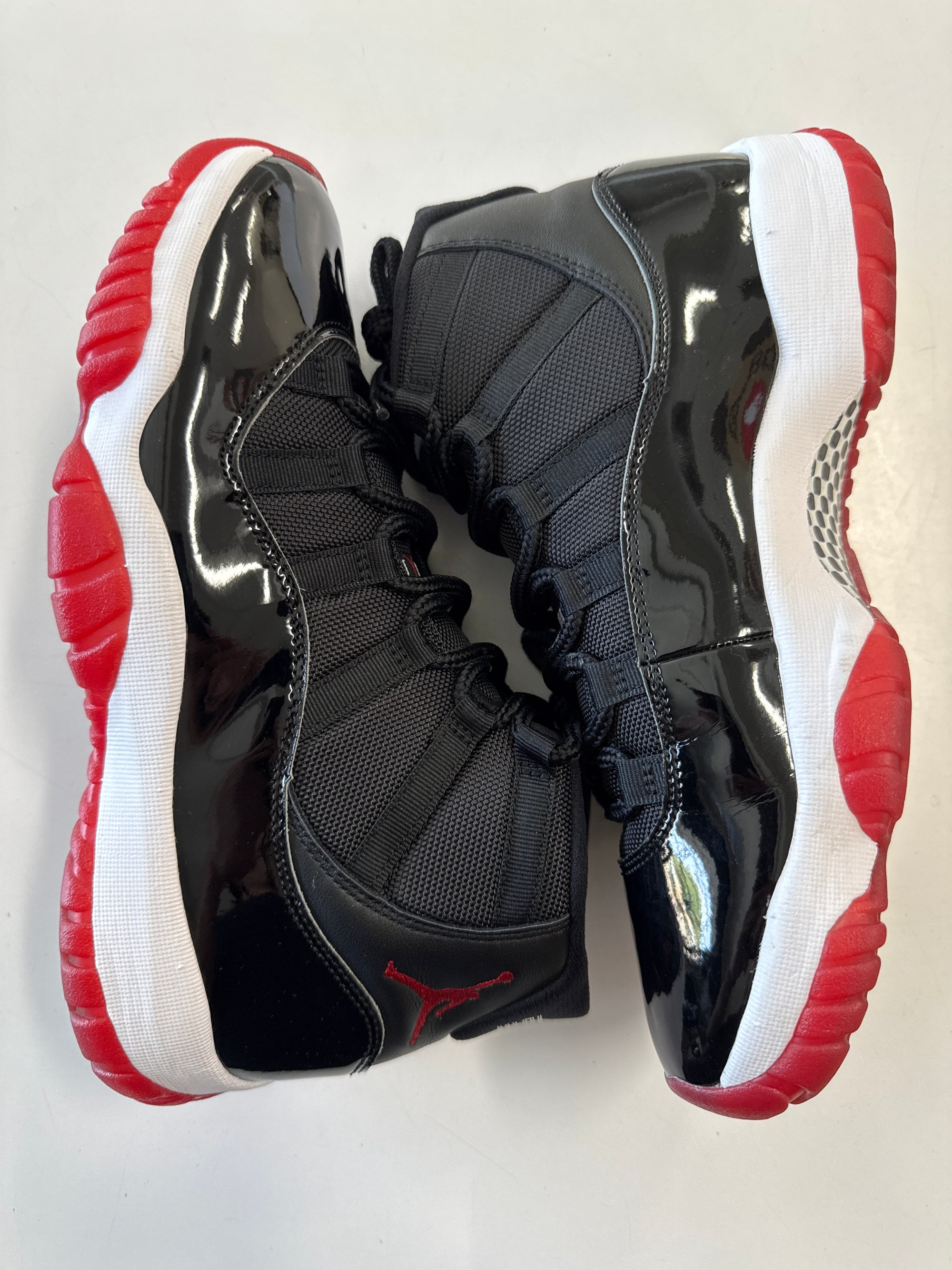 AIR JORDAN 11 BRED 2019 - SIZE 9.5 (WORN)