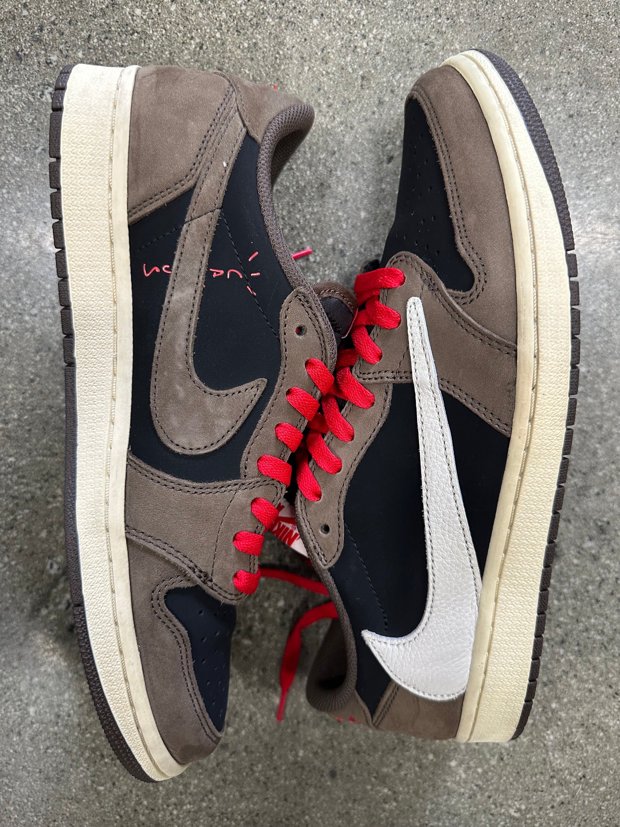 AIR JORDAN 1 LOW TRAVIS SCOTT MOCHA - SIZE 11 (WORN) - SUPER CLEAN