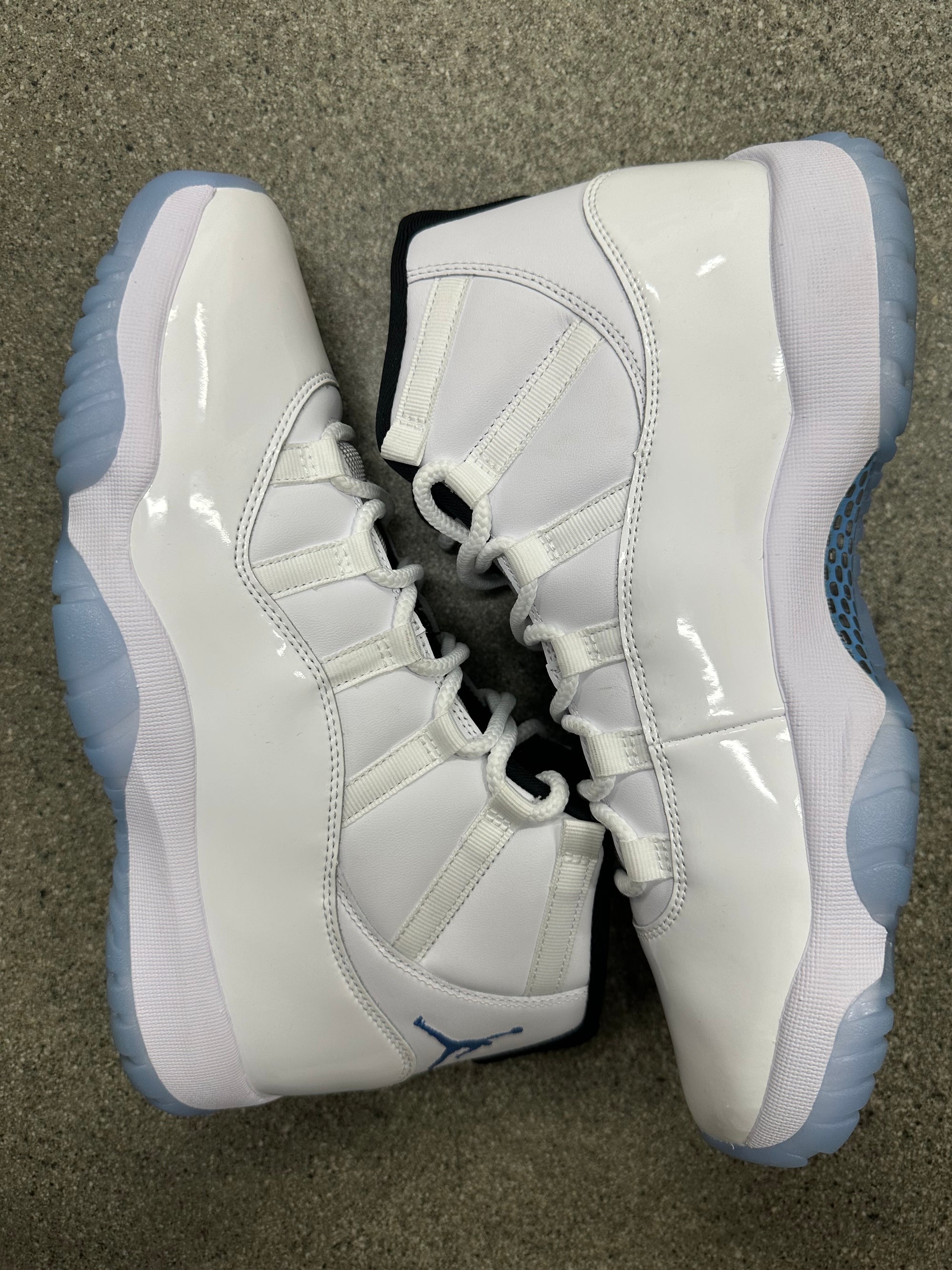 AIR JORDAN 11 LEGEND BLUE - SIZE 11 (WORN) - SUPER CLEAN