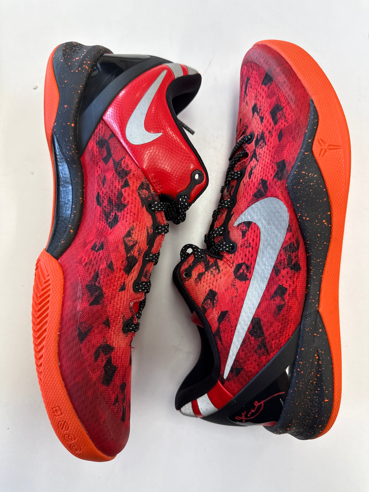 KOBE 8 SYSTEM CHALLENGE RED - SIZE 9 (WORN)