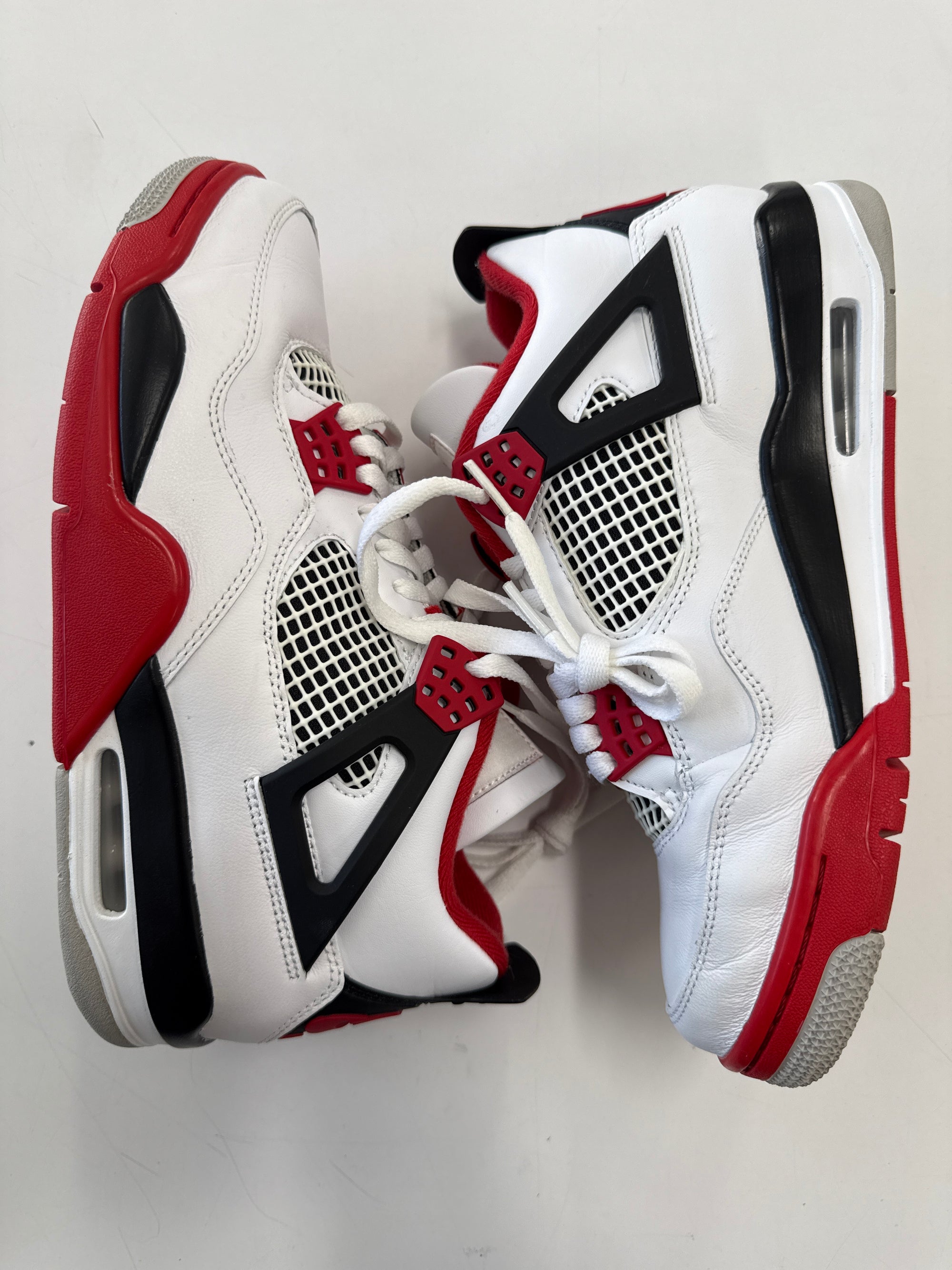 AIR JORDAN 4 FIRE RED 2020 - SIZE 8 (WORN)