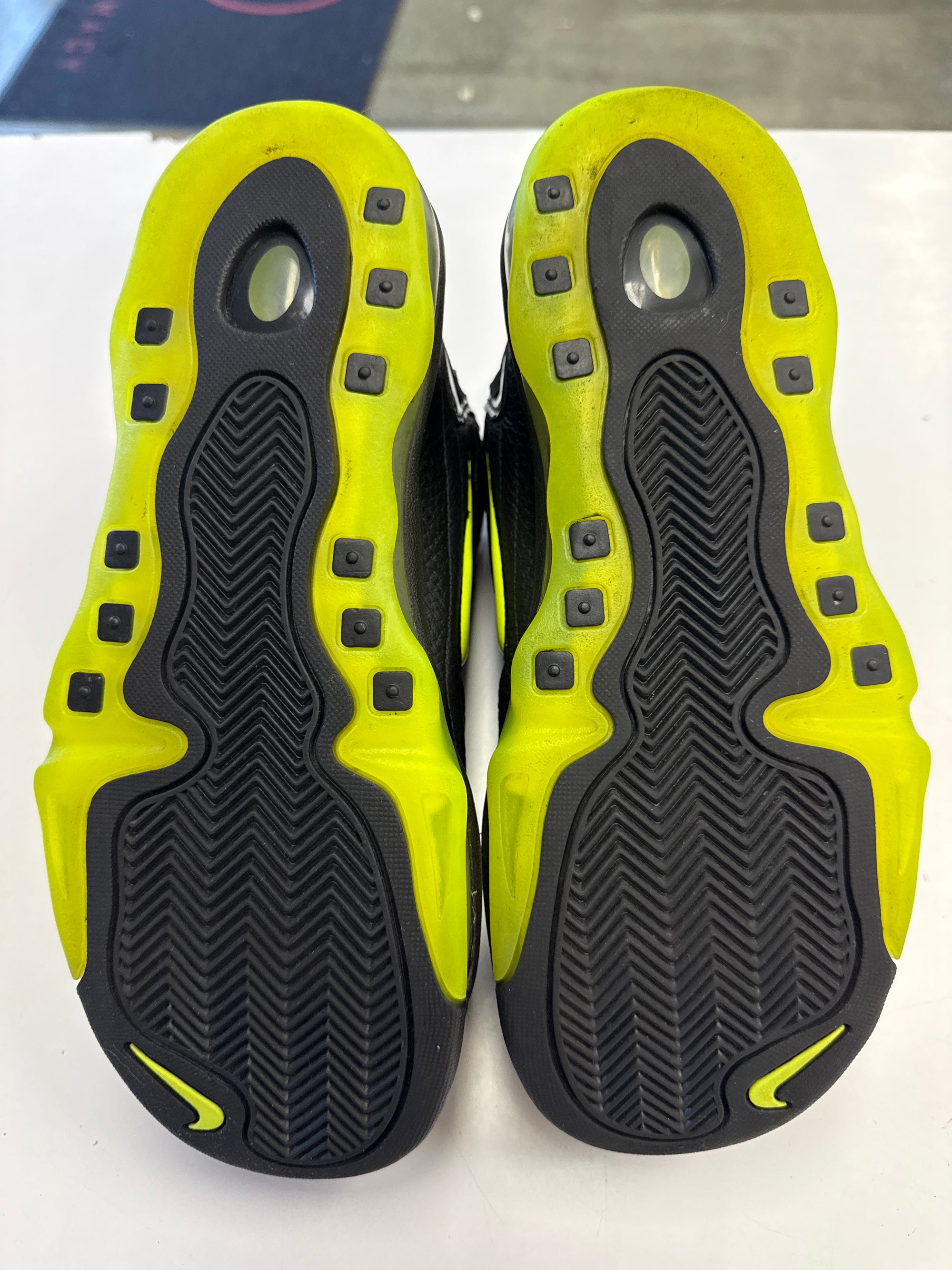 AIR TOTAL MAX UPTEMPO BLACK VOLT 2020 - SIZE 8 (WORN)