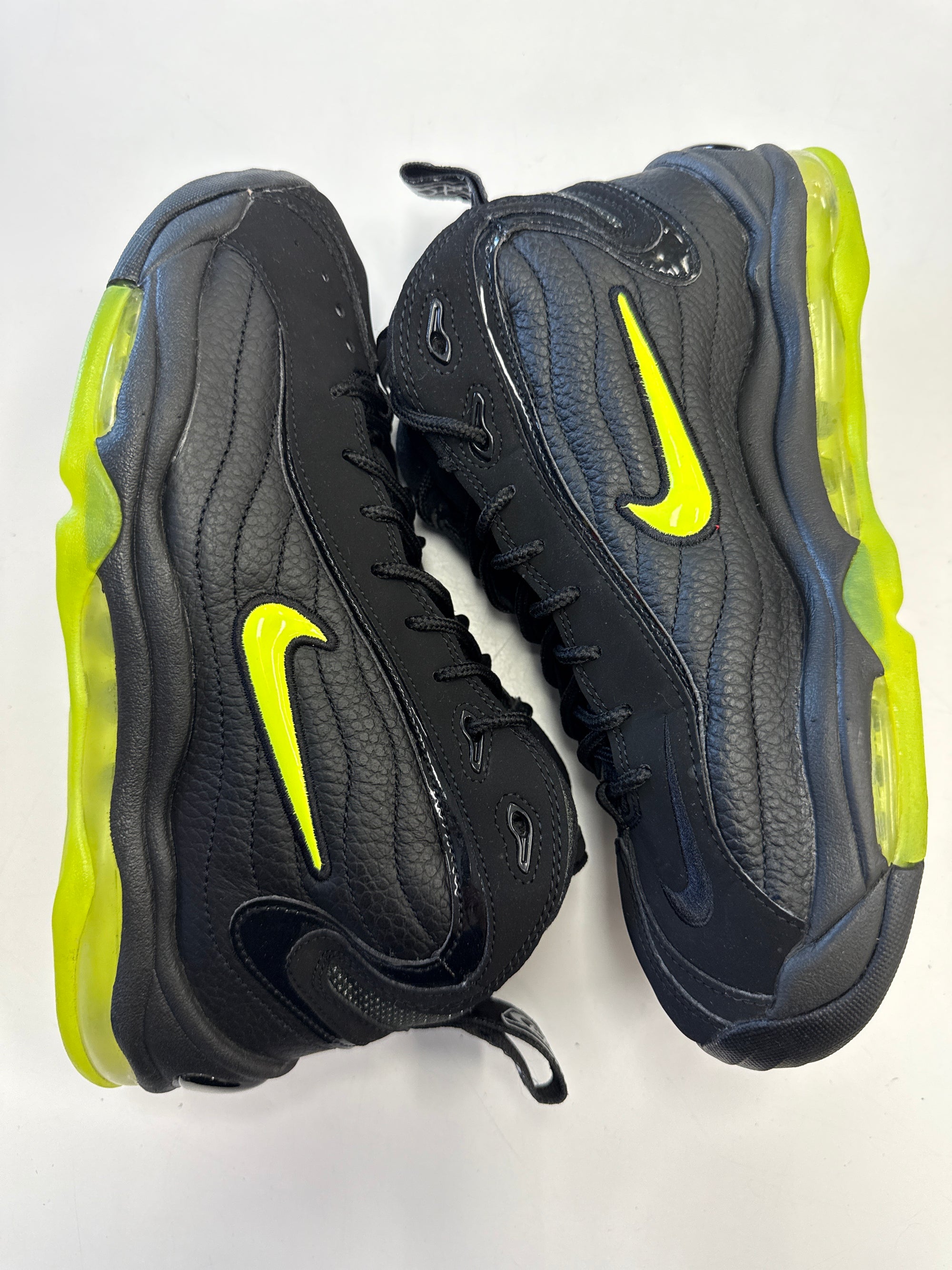 AIR TOTAL MAX UPTEMPO BLACK VOLT 2020 - SIZE 8 (WORN)