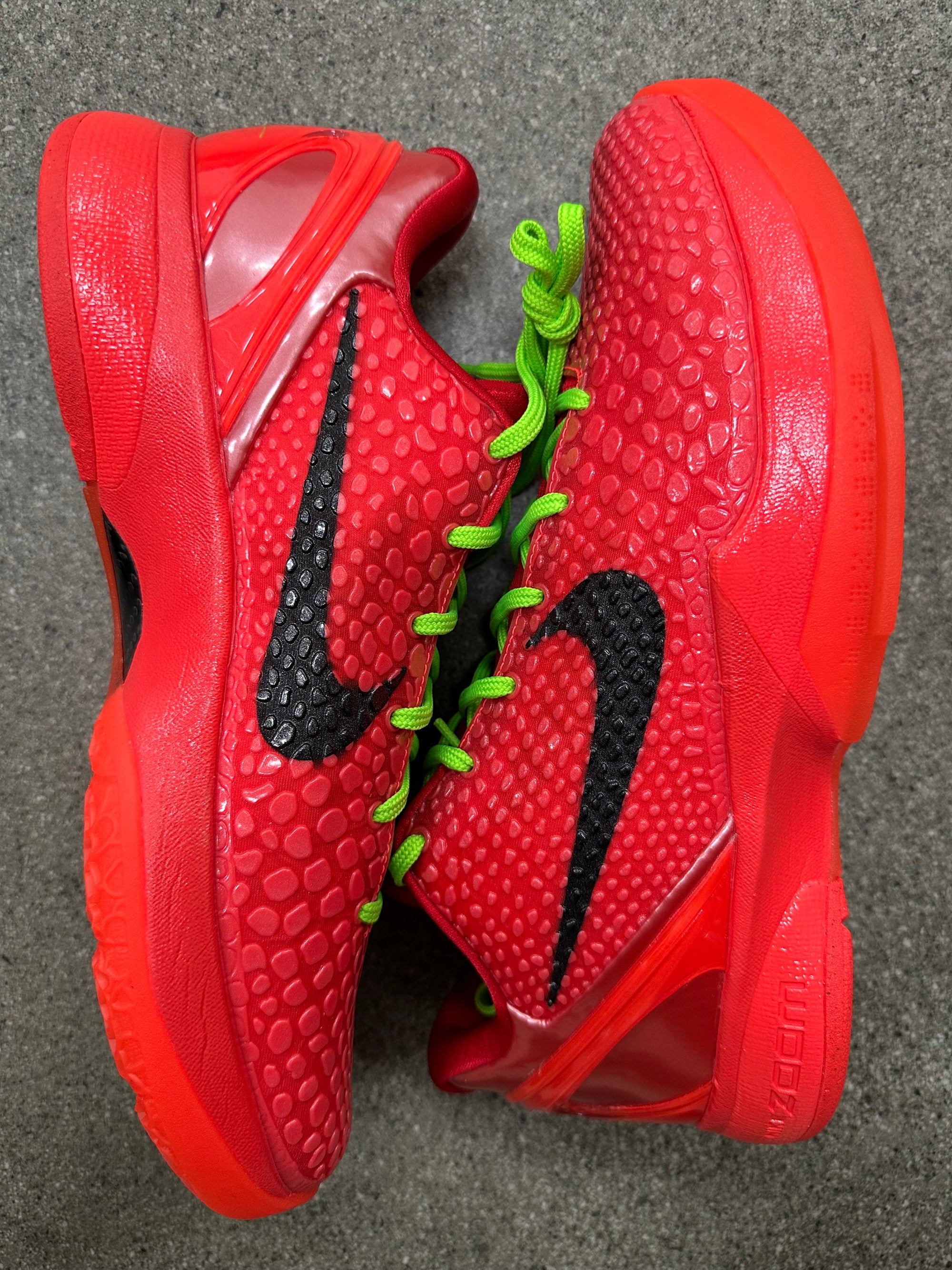 KOBE 6 PROTRO REVERSE GRINCH - SIZE 10 (WORN)