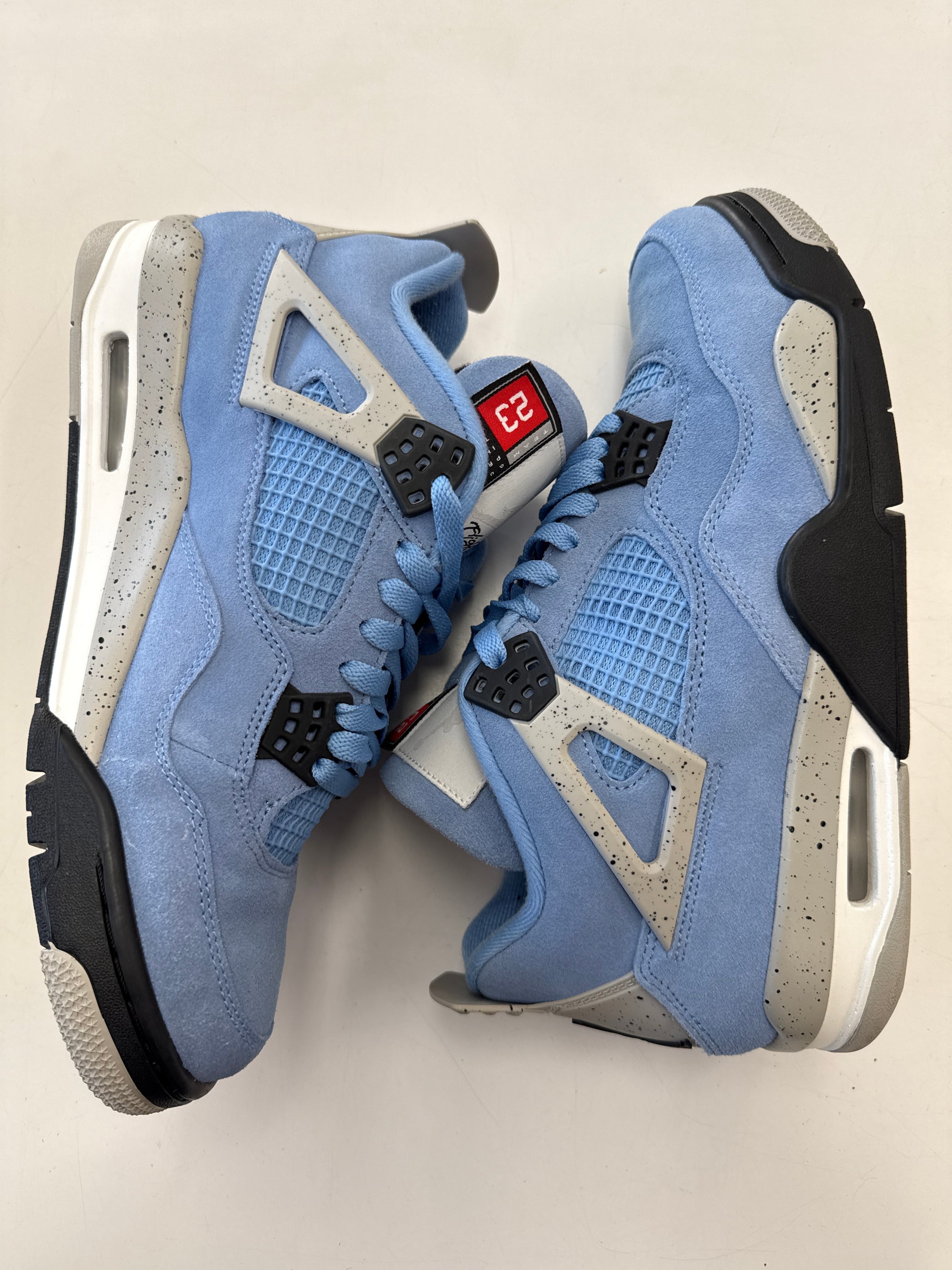 AIR JORDAN 4 UNIVERSITY BLUE - SIZE 9.5 (WORN)