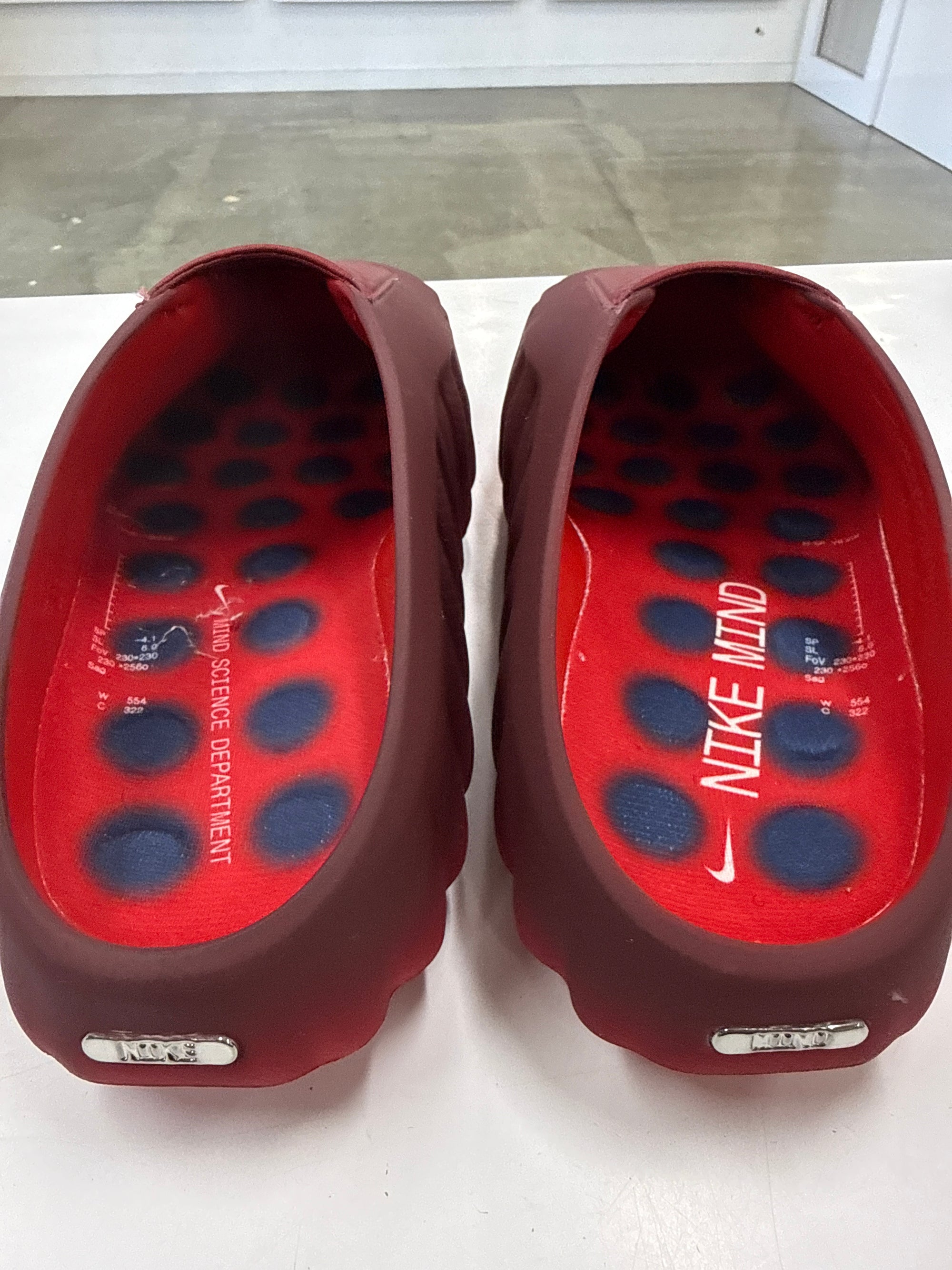 MIND 001 TEAM RED UNIVERSITY RED - SIZE 11 (WORN)