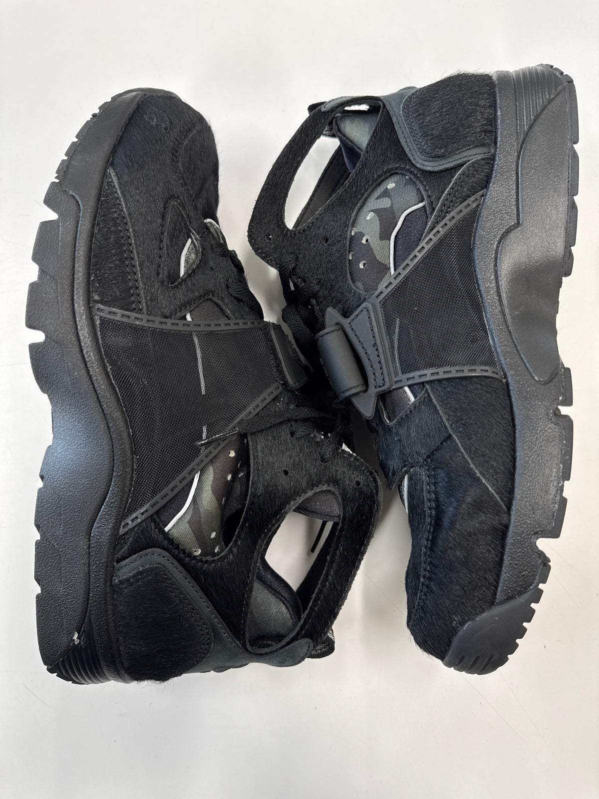 AIR TRAINER HUARACHE CORT BLACK - SIZE 11 (WORN)