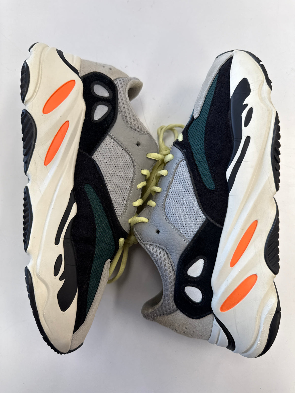 YEEZY BOOST 700 WAVE RUNNER - SIZE 9 (WORN)