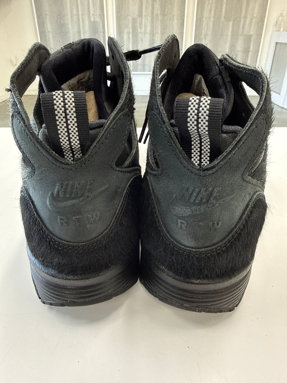 AIR TRAINER HUARACHE CORT BLACK - SIZE 11 (WORN)