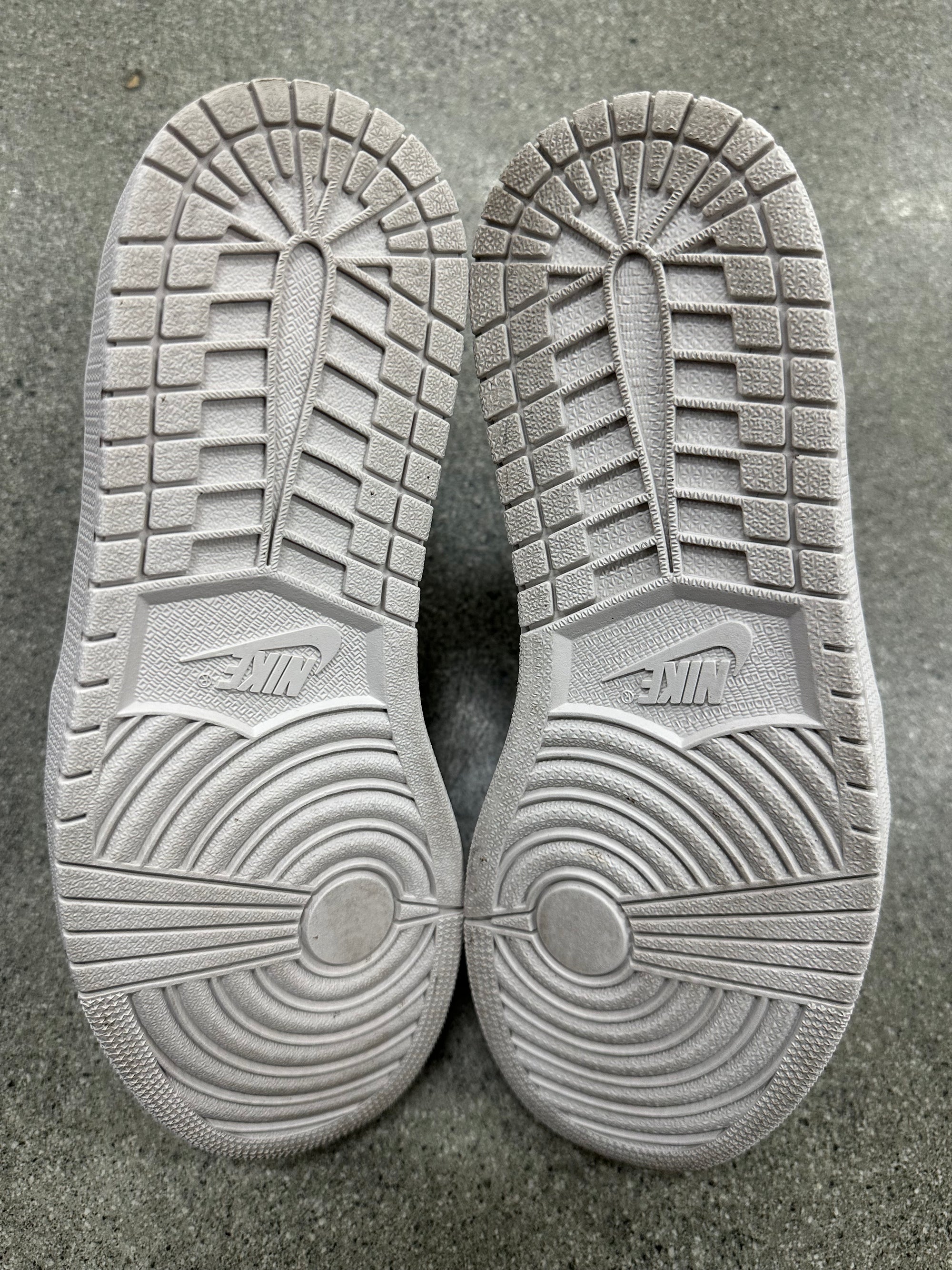 AIR JORDAN 1 HIGH NYC TO PARIS - SIZE 9 (WORN)