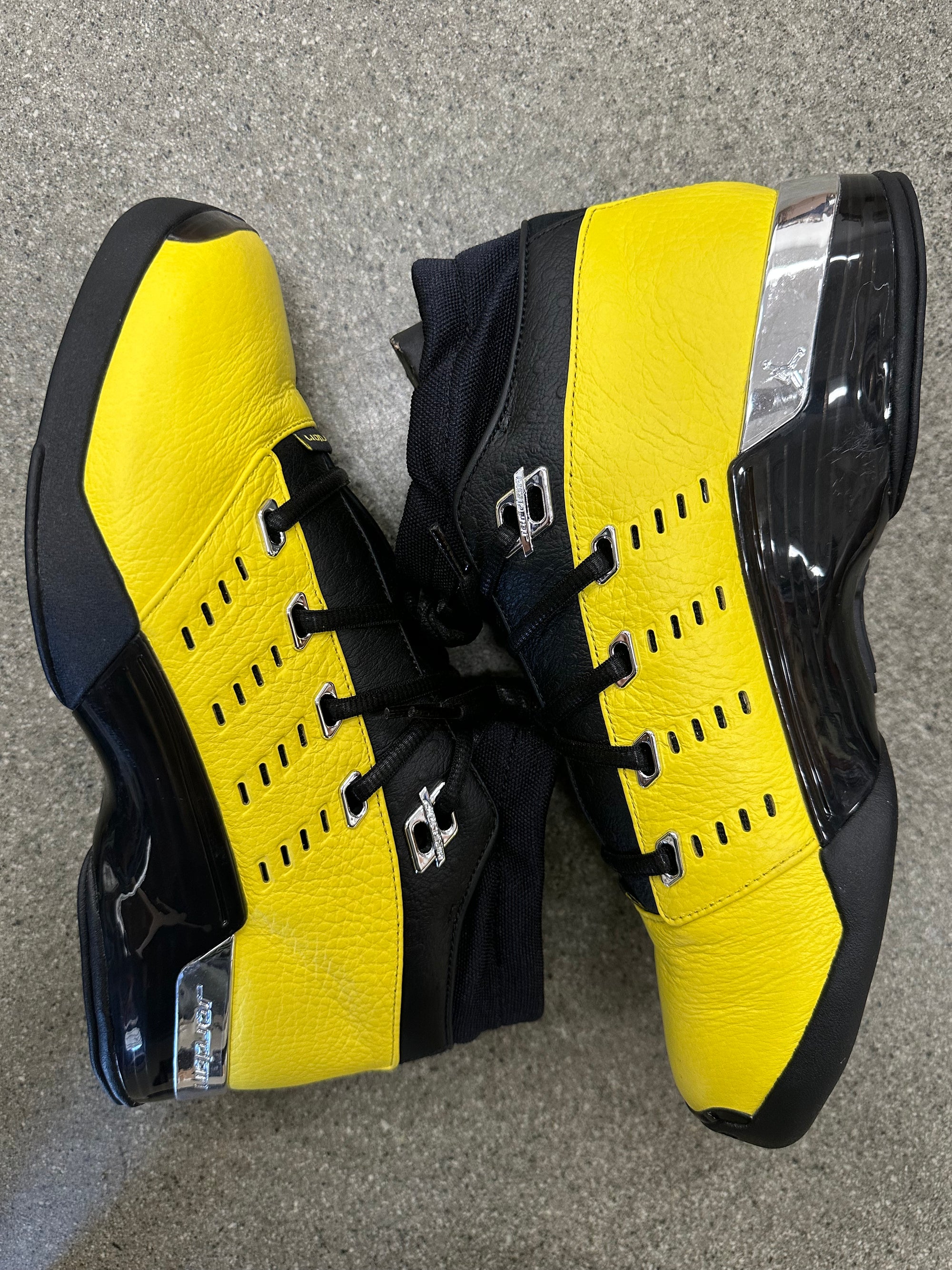 AIR JORDAN 17 LOW SOLEFLY LIGHTNING - SIZE 9 (WORN)