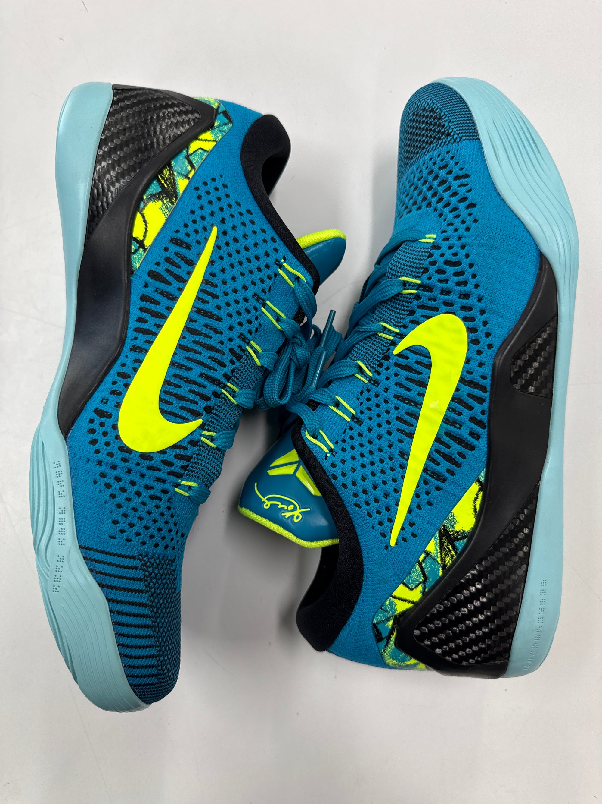 KOBE 9 ELITE LOW PROTRO PERSPECTIVE - SIZE 10.5 (WORN)