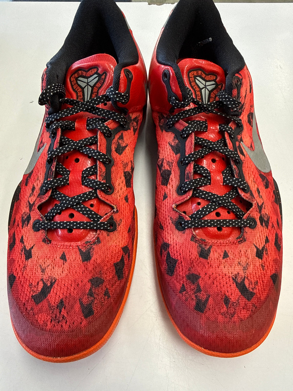 KOBE 8 SYSTEM CHALLENGE RED - SIZE 9 (WORN)