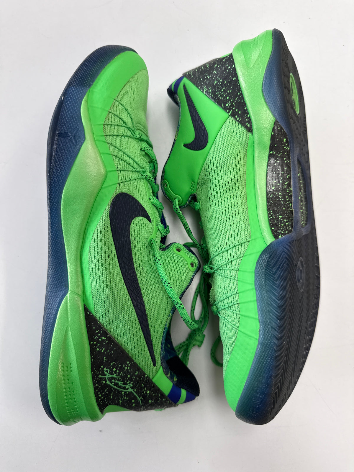 KOBE 8 ELITE SUPERHERO - SIZE 9 (WORN)