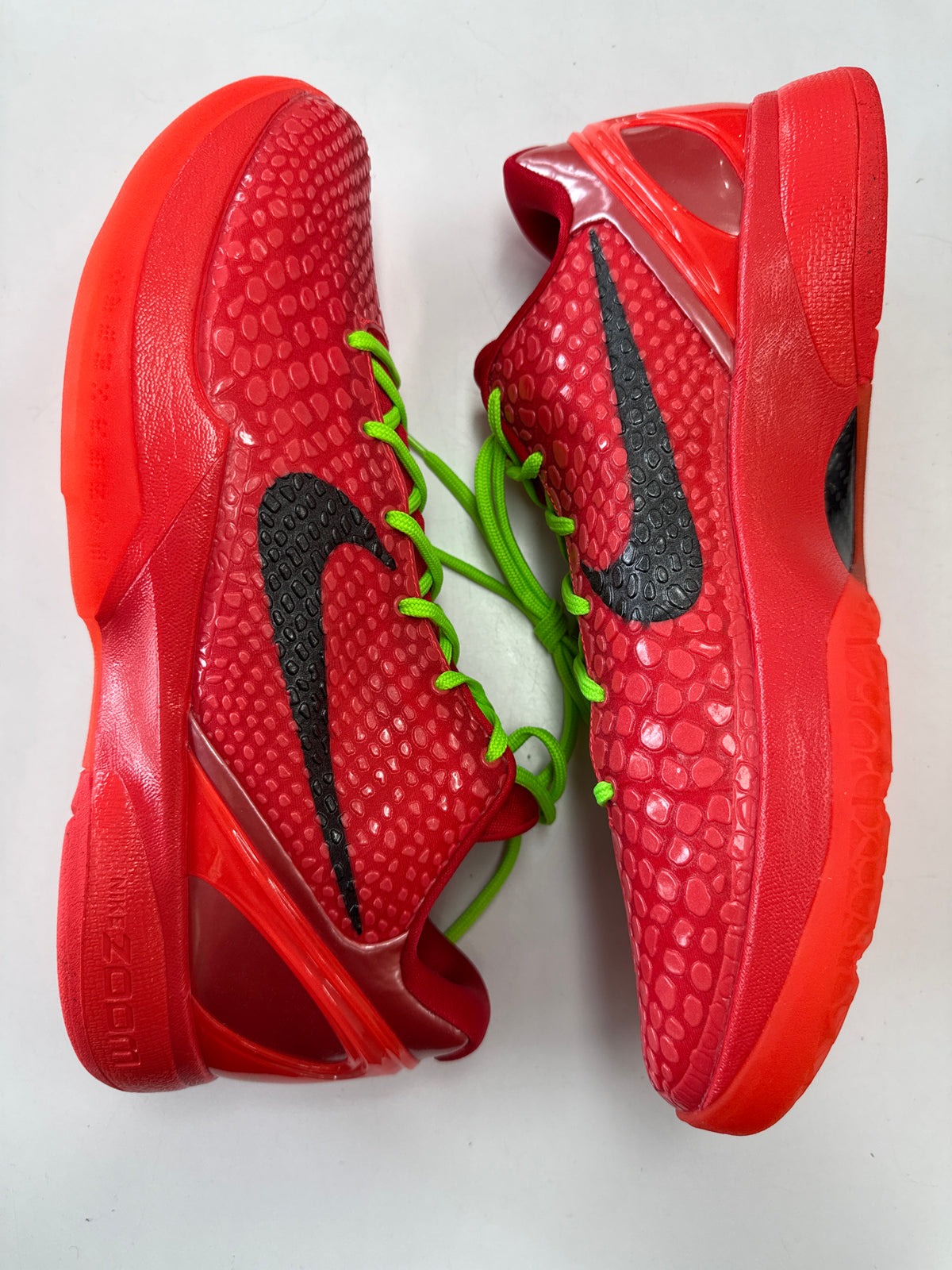 KOBE 6 PROTRO REVERSE GRINCH - SIZE 13 (WORN) - SUPER CLEAN