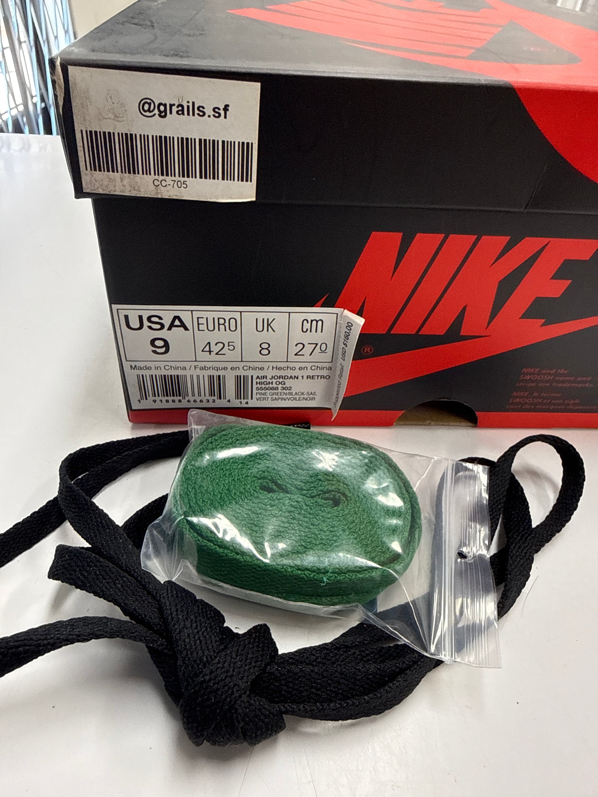 AIR JORDAN 1 HIGH PINE GREEN - SIZE 9 (WORN)