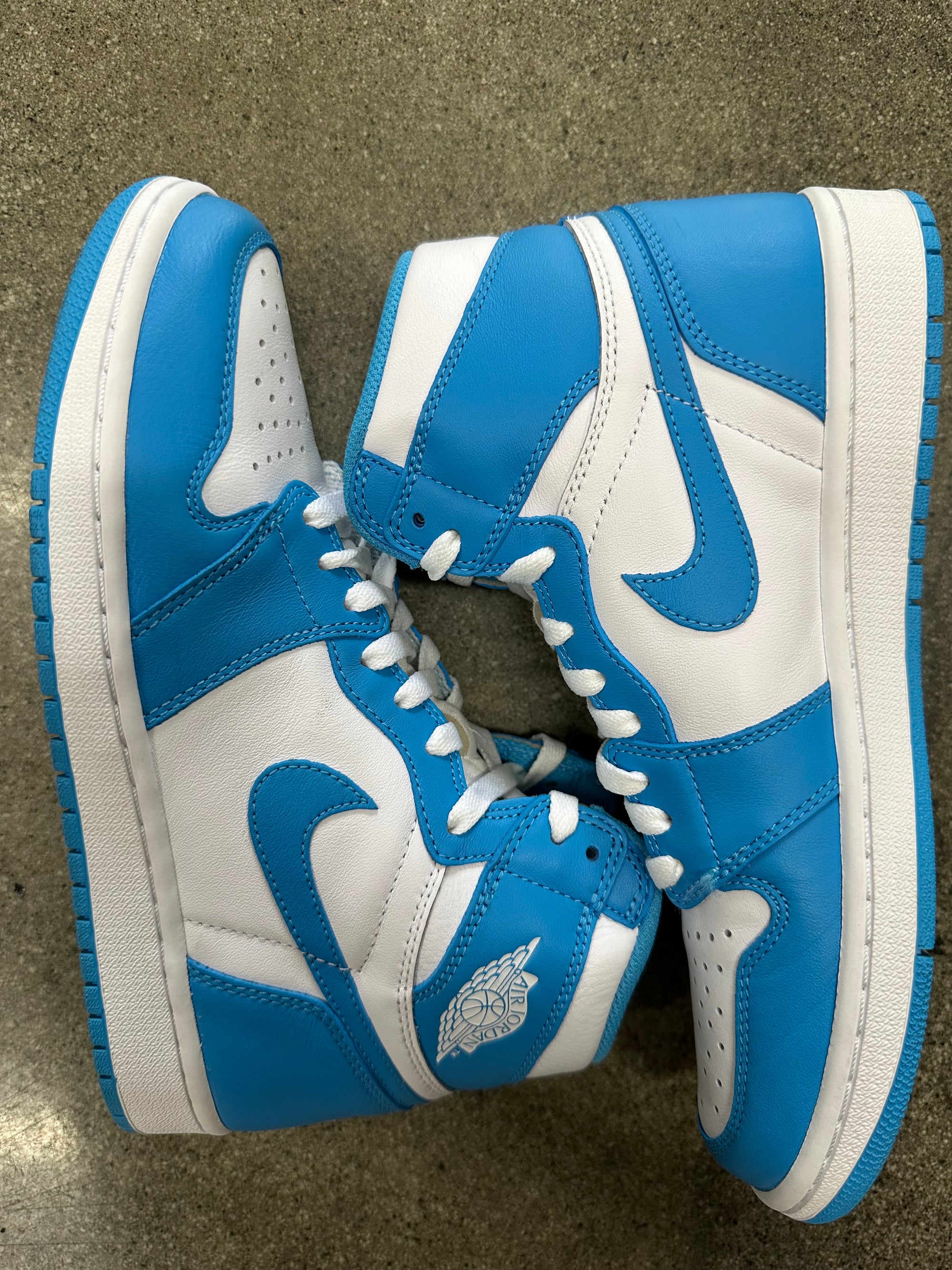 AIR JORDAN 1 HIGH UNC - SIZE 8.5 (WORN)