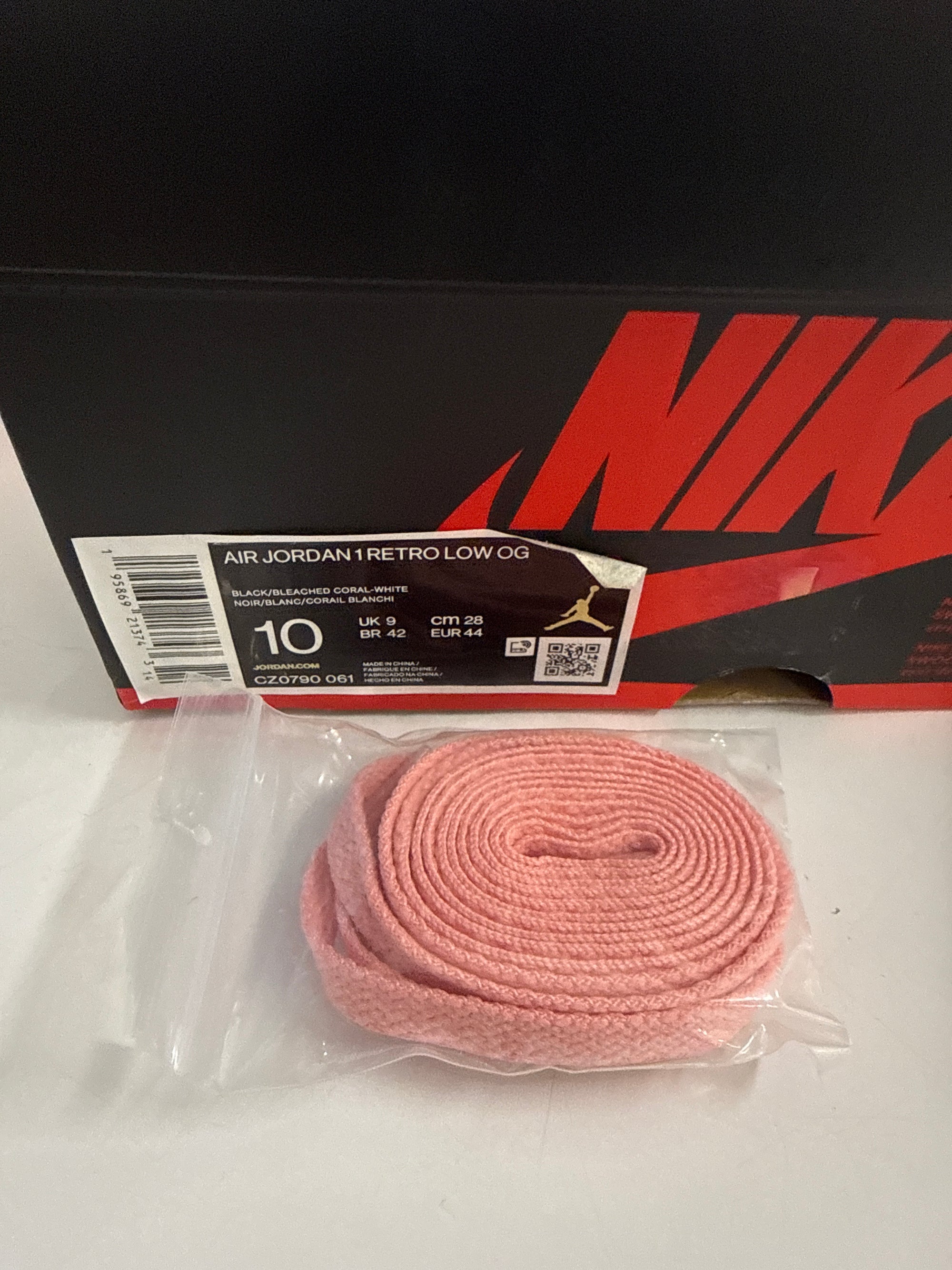 AIR JORDAN 1 LOW BLEACHED CORAL - SIZE 10 (WORN)