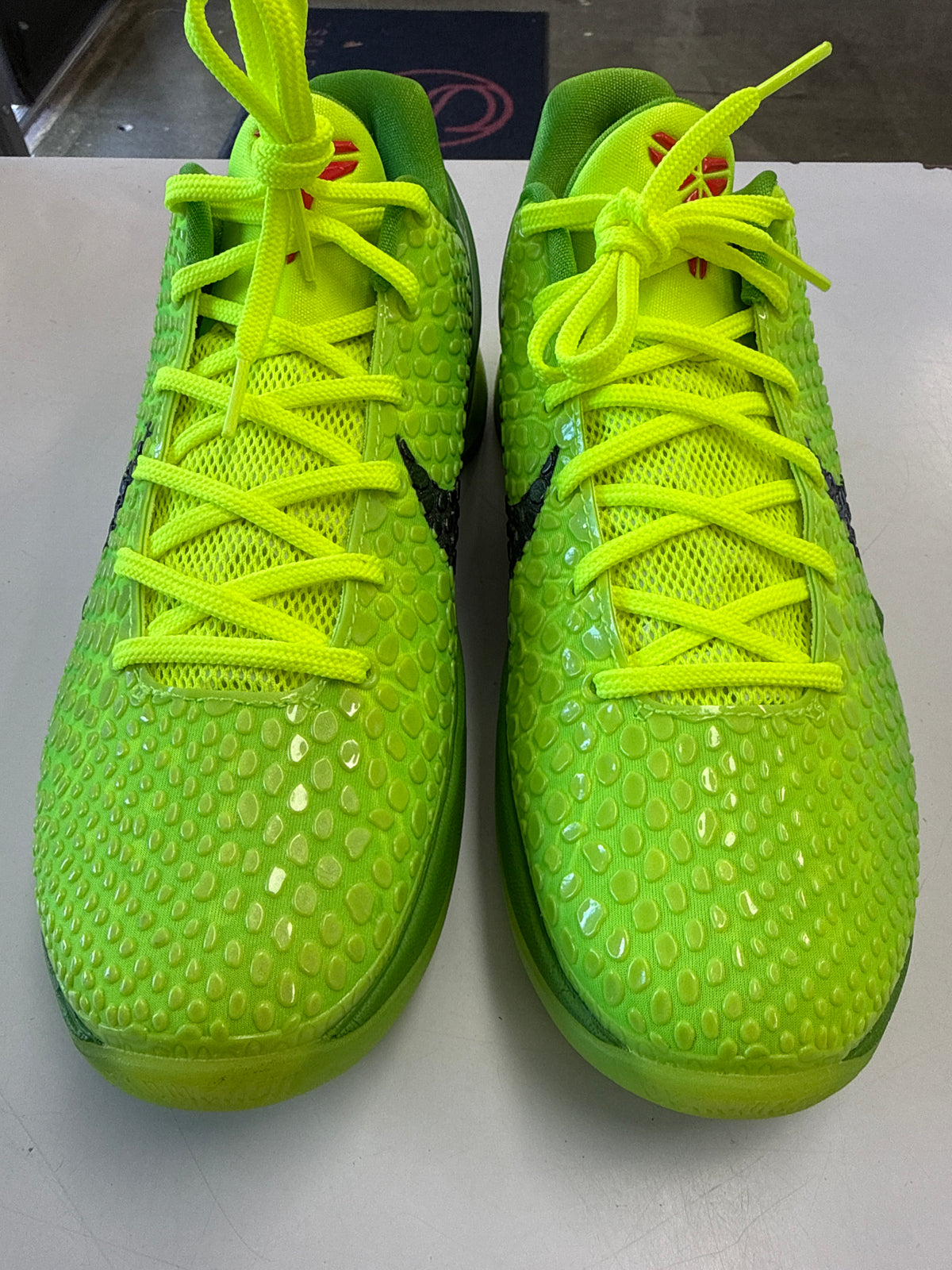 KOBE 6 PROTRO GRINCH 2020 - SIZE 8.5 (WORN) - SUPER CLEAN