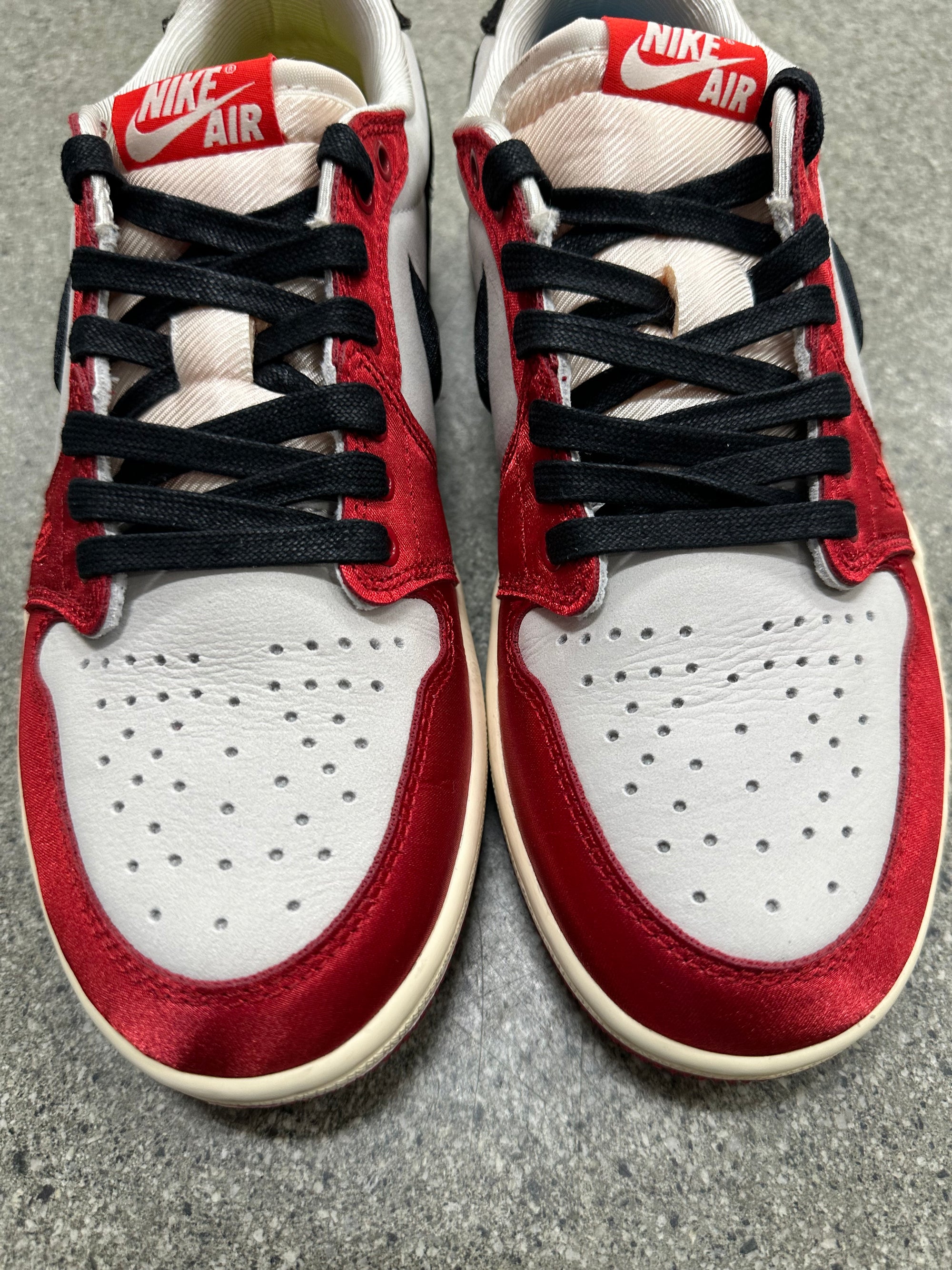 AIR JORDAN 1 LOW TROPHY ROOM - SIZE 8 (WORN)