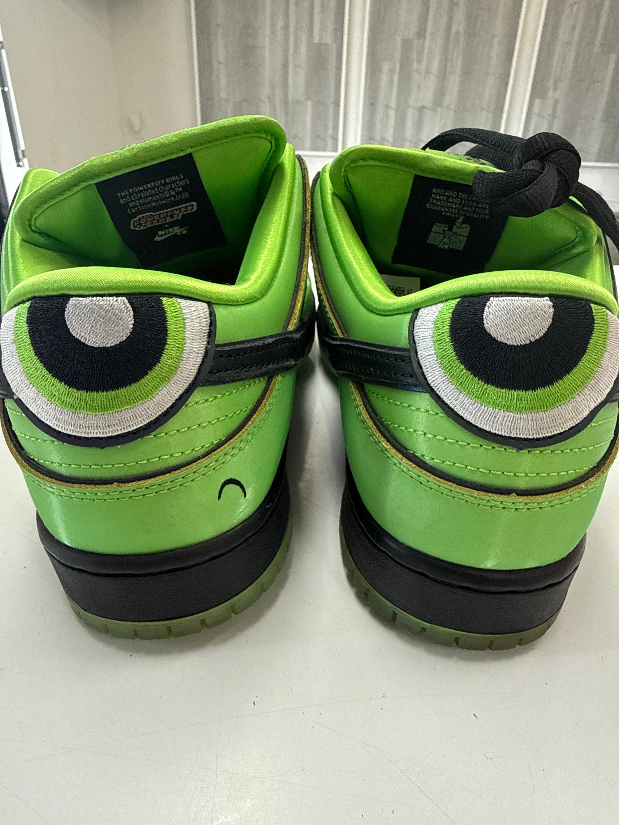 SB DUNK LOW THE POWERPUFF GIRLS BUTTERCUP - SIZE 9.5 (WORN)