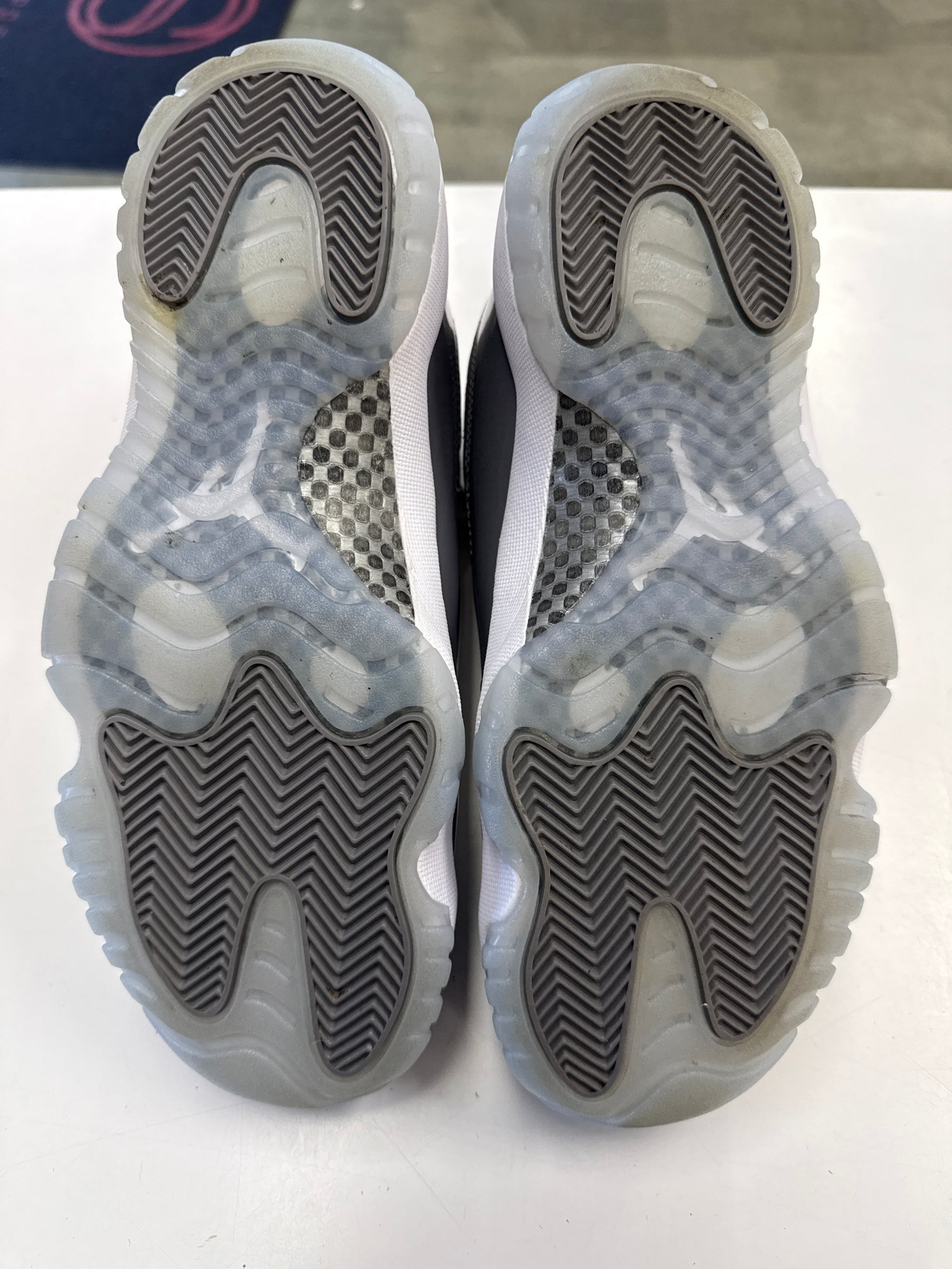AIR JORDAN 11 COOL GREY - SIZE 9.5 (WORN)