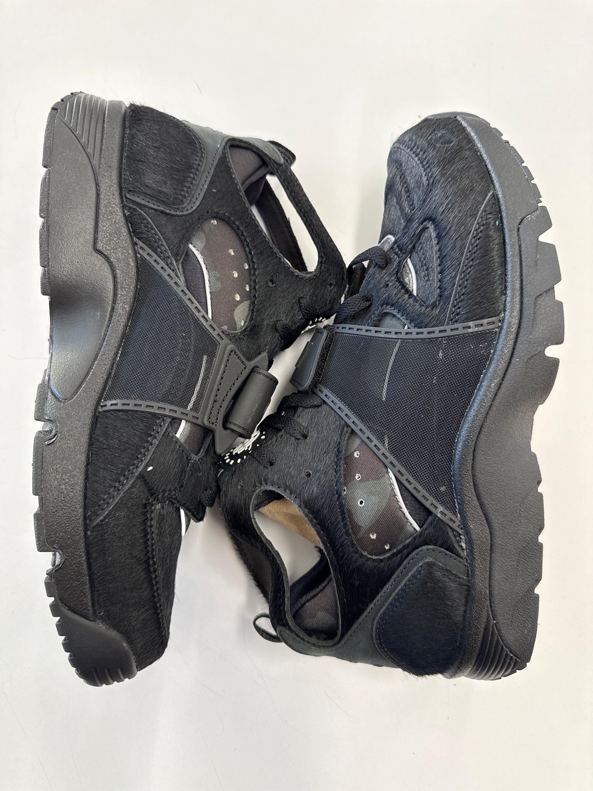 AIR TRAINER HUARACHE BLACK - SIZE 11 (WORN) - SUPER CLEAN
