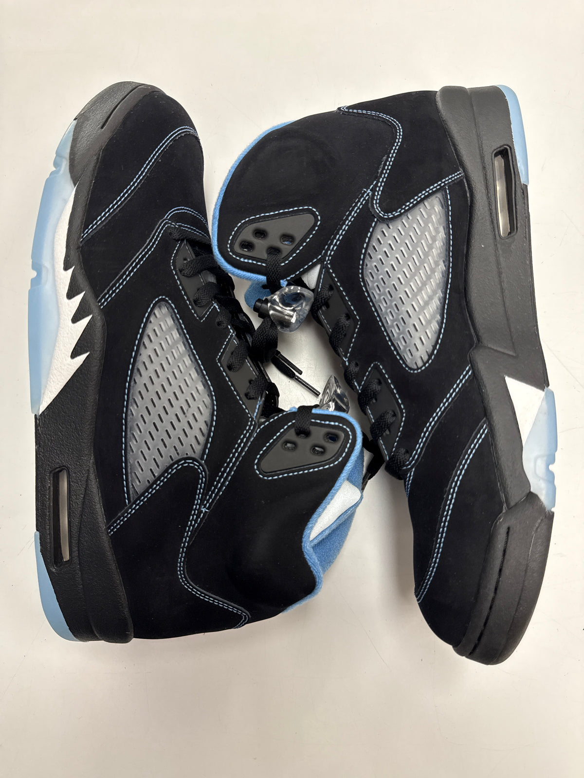 AIR JORDAN 5 BLACK UNIVERSITY BLUE 2026 - SIZE 13 (WORN)
