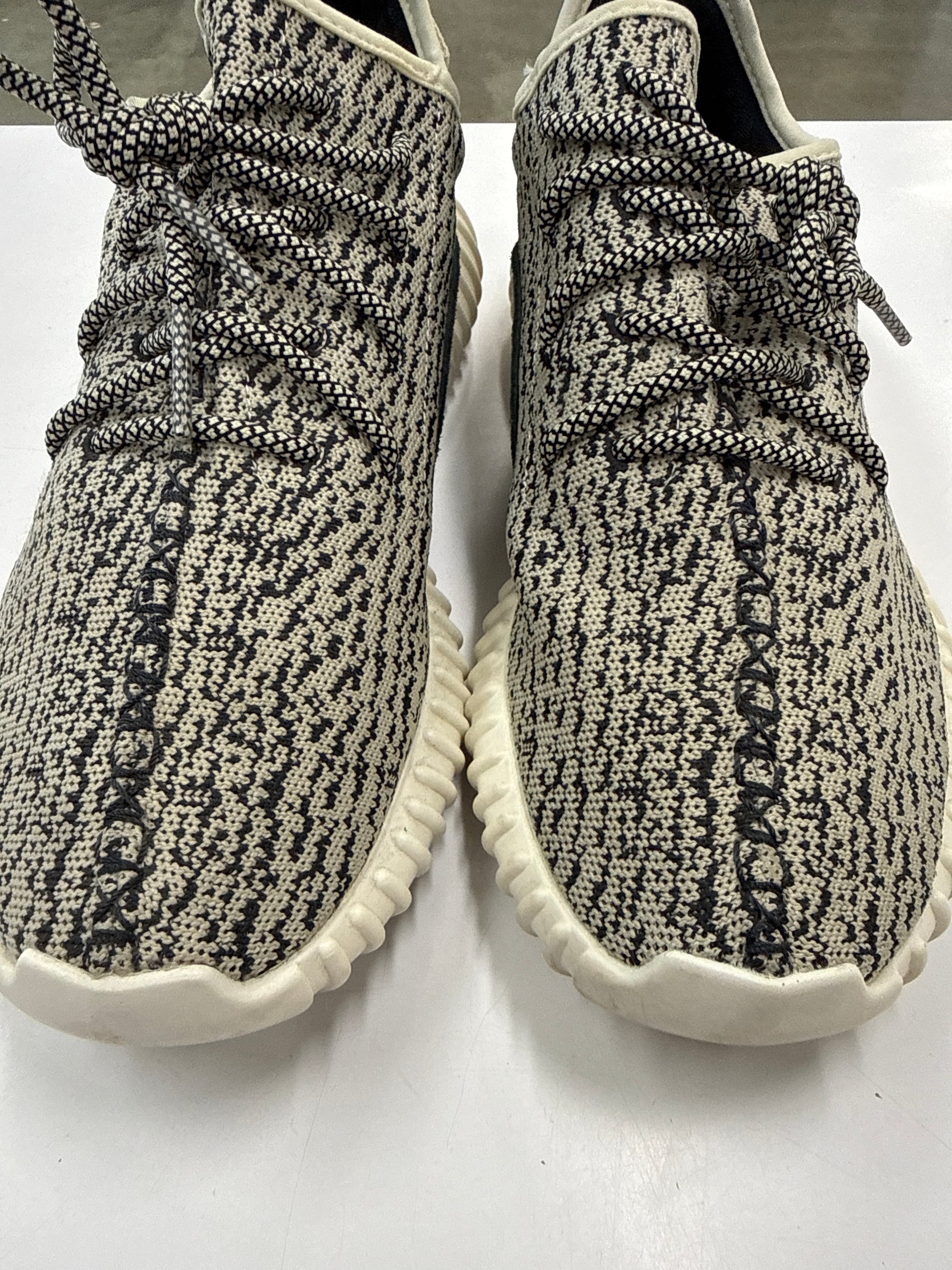 YEEZY BOOST 350 TURTLEDOVE 2022 - SIZE 10 (WORN)