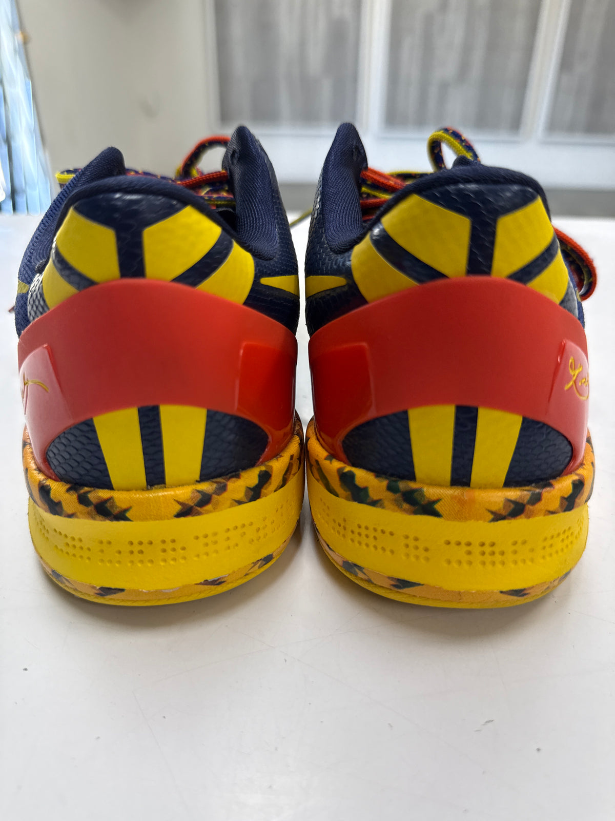 KOBE 8 BARCELONA TIGER - SIZE 9 (WORN)