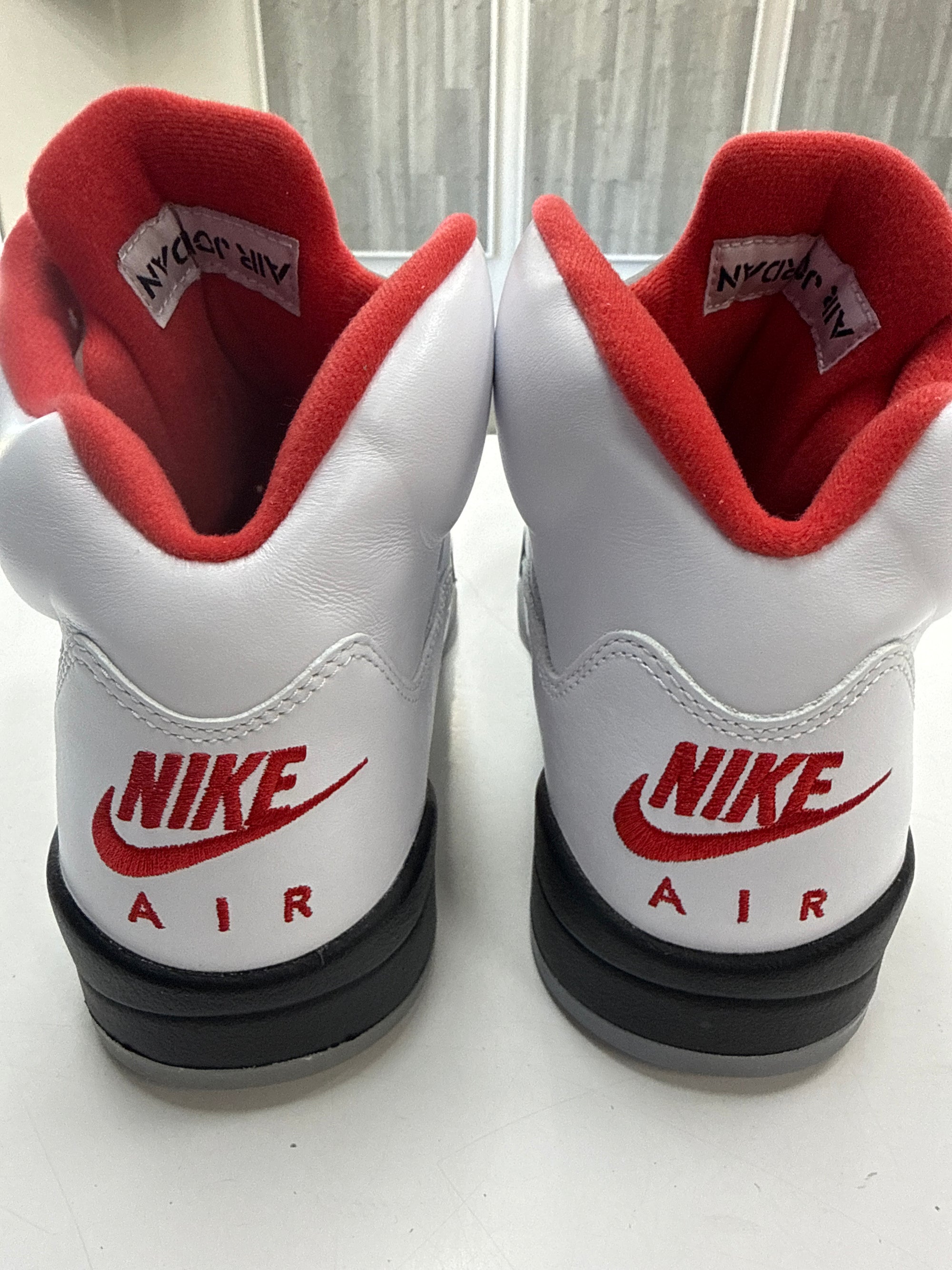 AIR JORDAN 5 FIRE RED SILVER TONGUE 2020 - SIZE 9 (WORN)